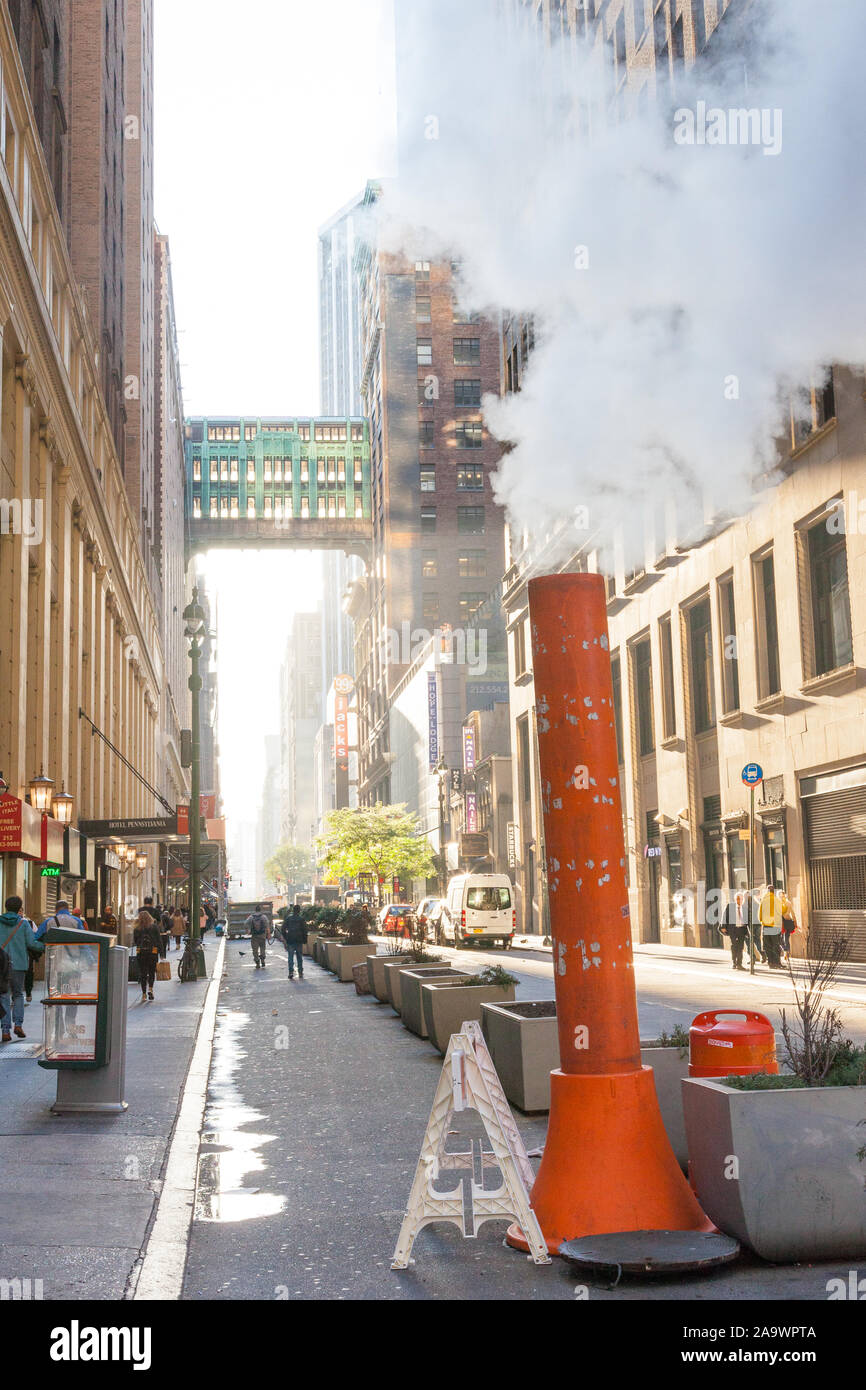 Gimbels traverse or sky bridge on W. 32nd Street, Manhattan, New York