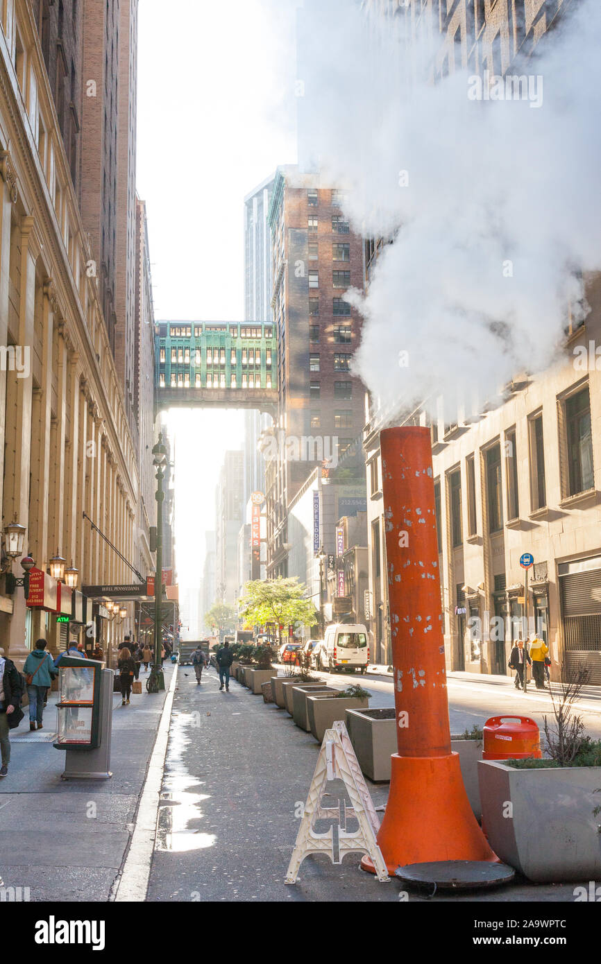 Gimbels traverse or sky bridge on W. 32nd Street, Manhattan, New York