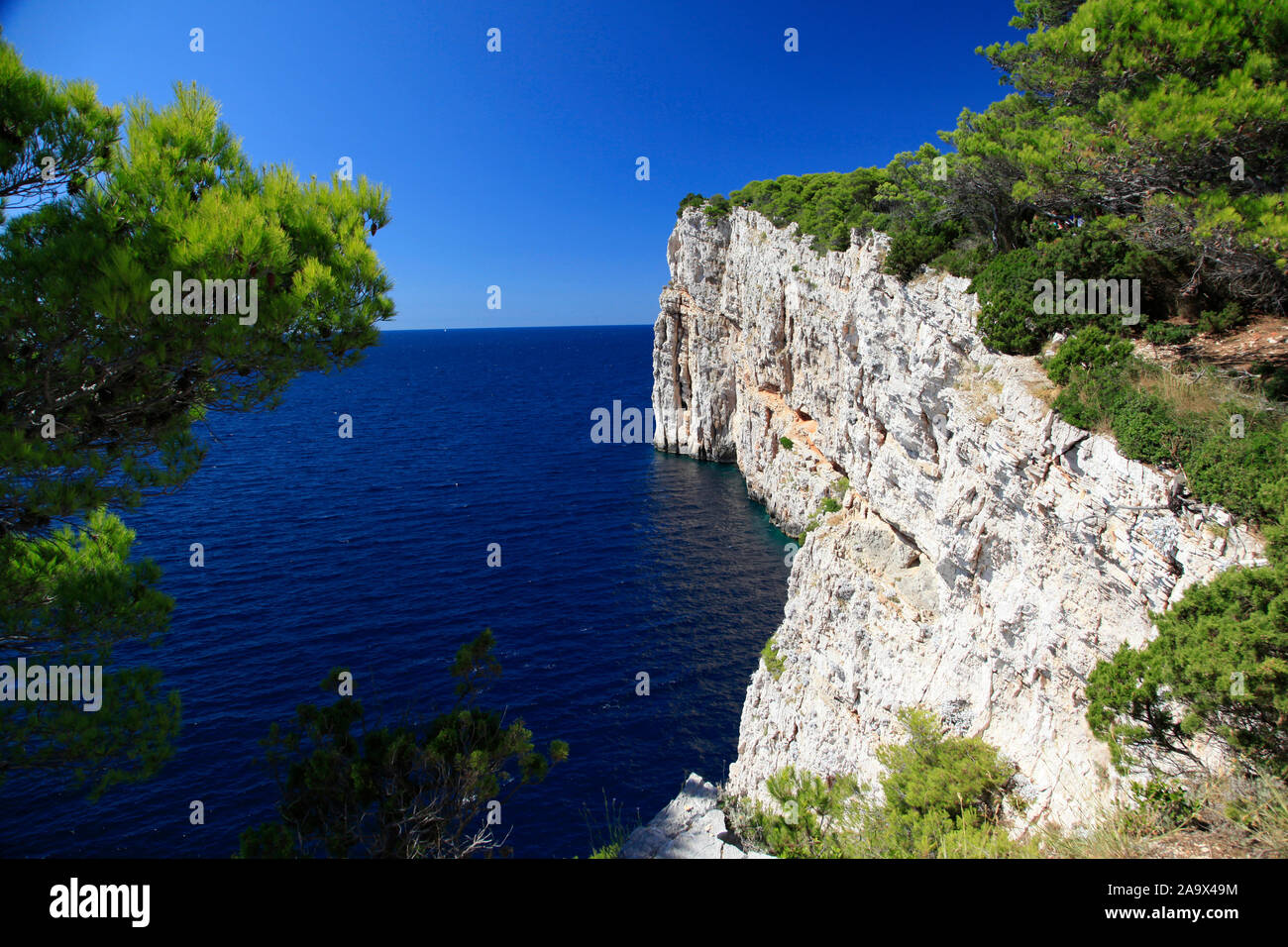 Steilkueste der Insel Dugi otok in der Adria, Kroatien Stock Photo