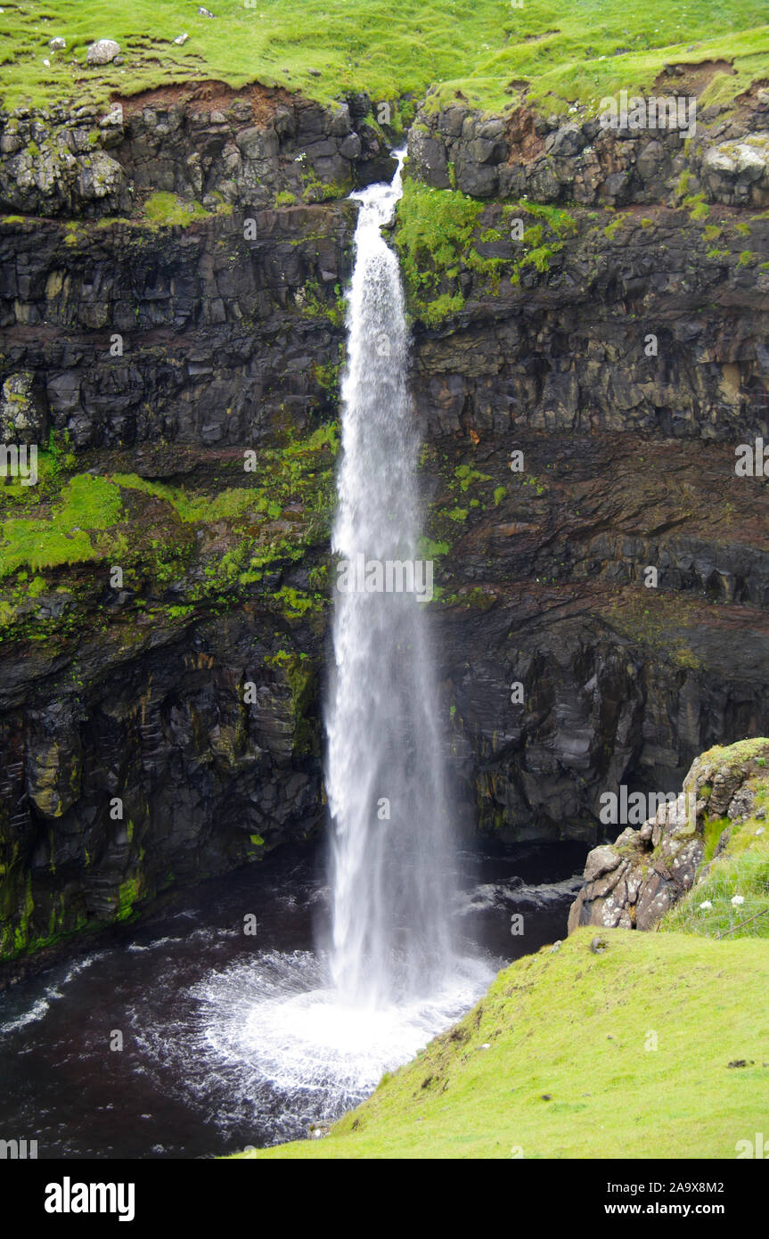 Europa, Färöer Inseln, Vagar, Gasadalur, Wasserfall Stock Photo