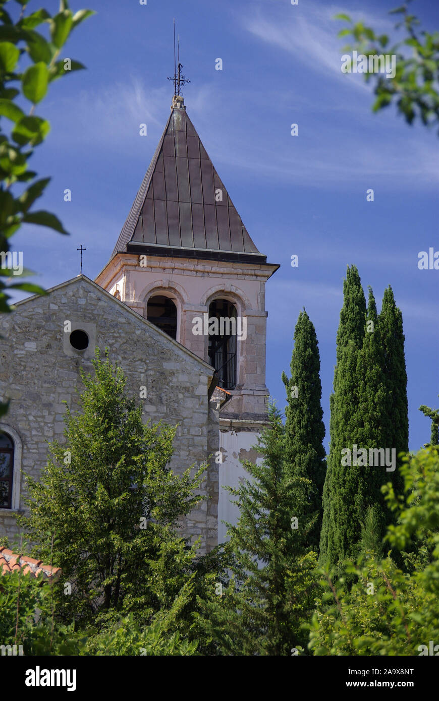 Glockenturm des Klosters Visovac in der Krka, Krka Nationalpark, Dalmatien, Kroatien Stock Photo