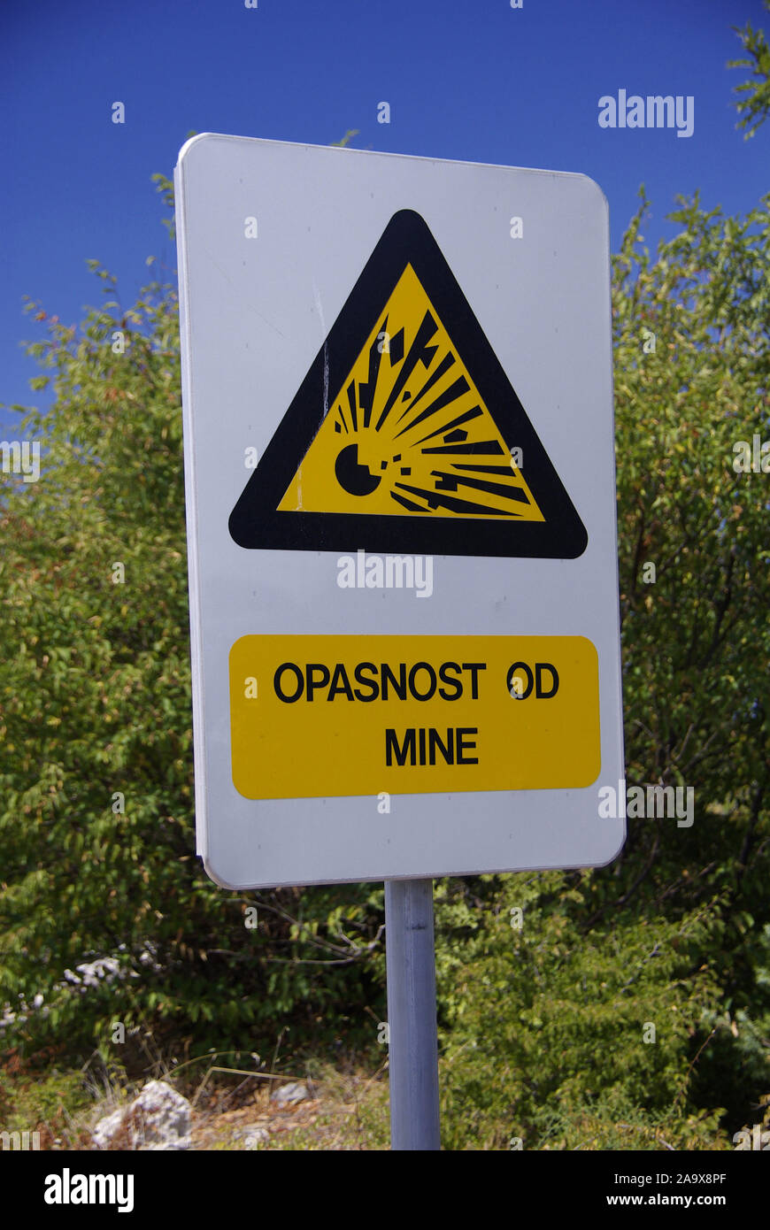 Warnung vor Minen im Krka Nationalpark, Krka Nationalpark, Sibenik, Dalmatien, Kroatien Stock Photo