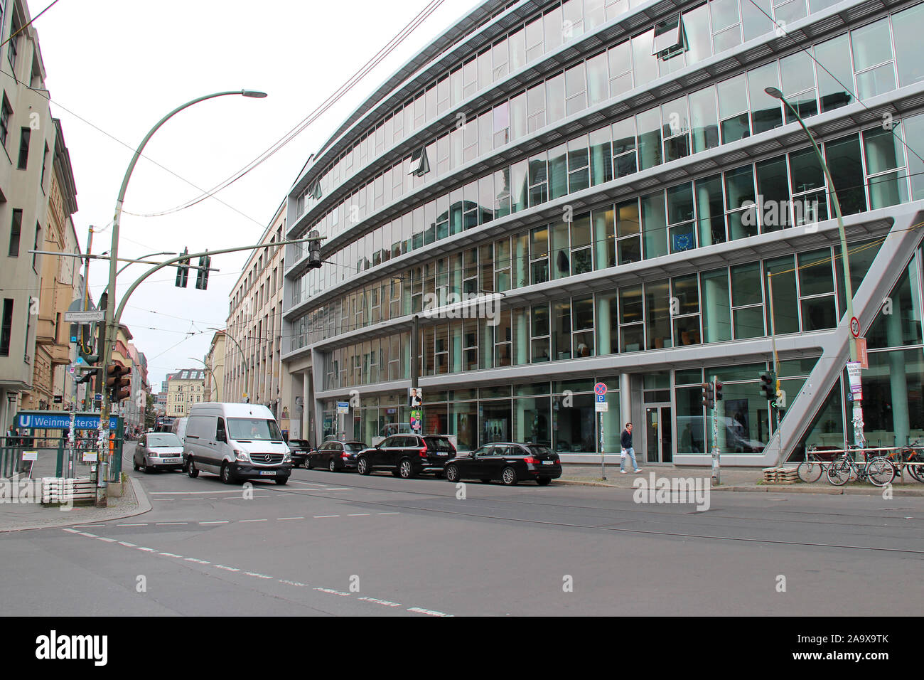 street and flat buildings in berlin (germany Stock Photo Alamy