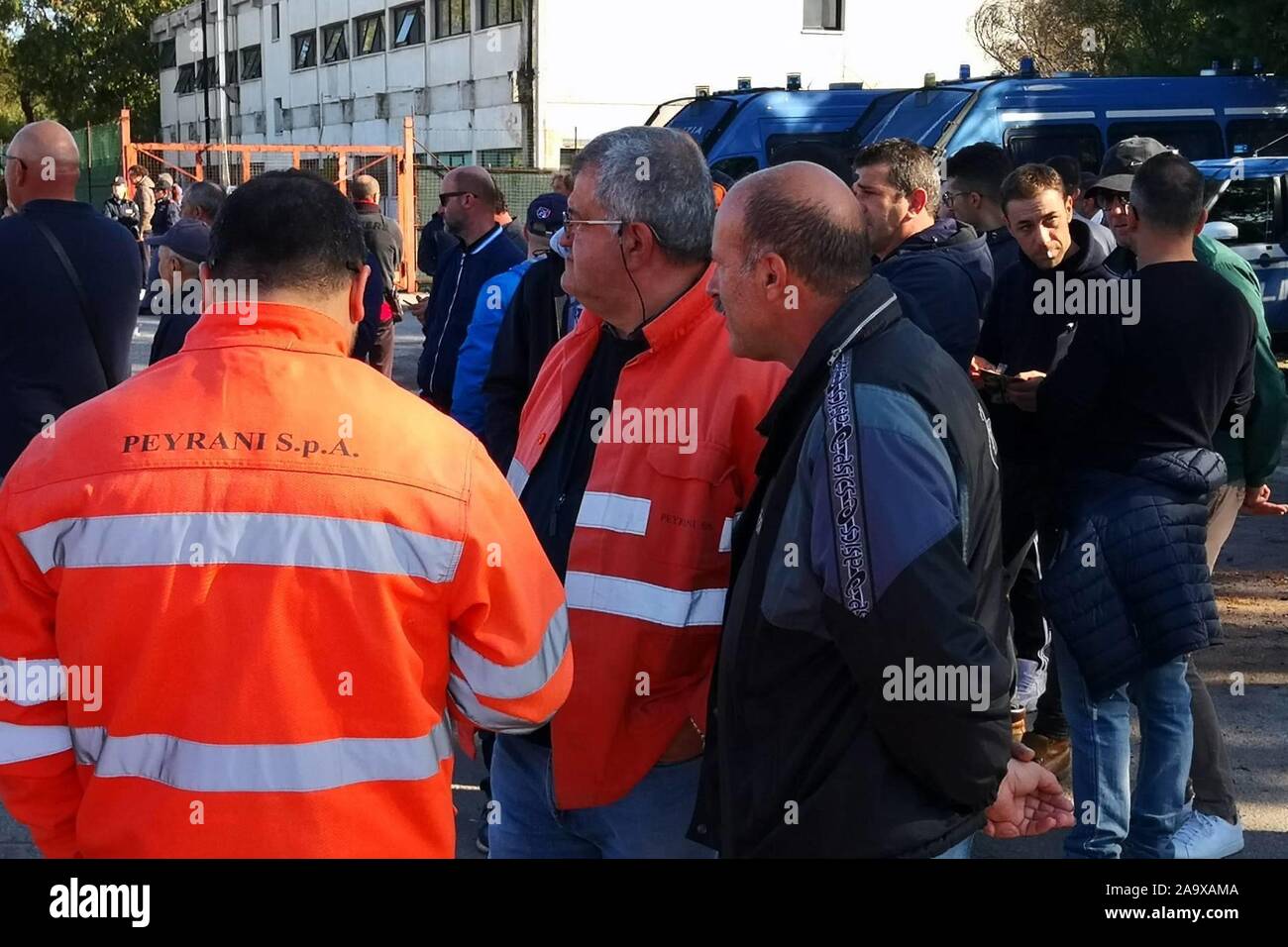 TARANTO EX ILVA PROTEST THIS MORNING OF THE COMPANIES OF THE INDACTO AND THE BLOCKING OF THE ORDERS (SAVERIO DE GIGLIO/Fotogramma, MILAN - 2019-11-18) p.s. la foto e' utilizzabile nel rispetto del contesto in cui e' stata scattata, e senza intento diffamatorio del decoro delle persone rappresentate Stock Photo