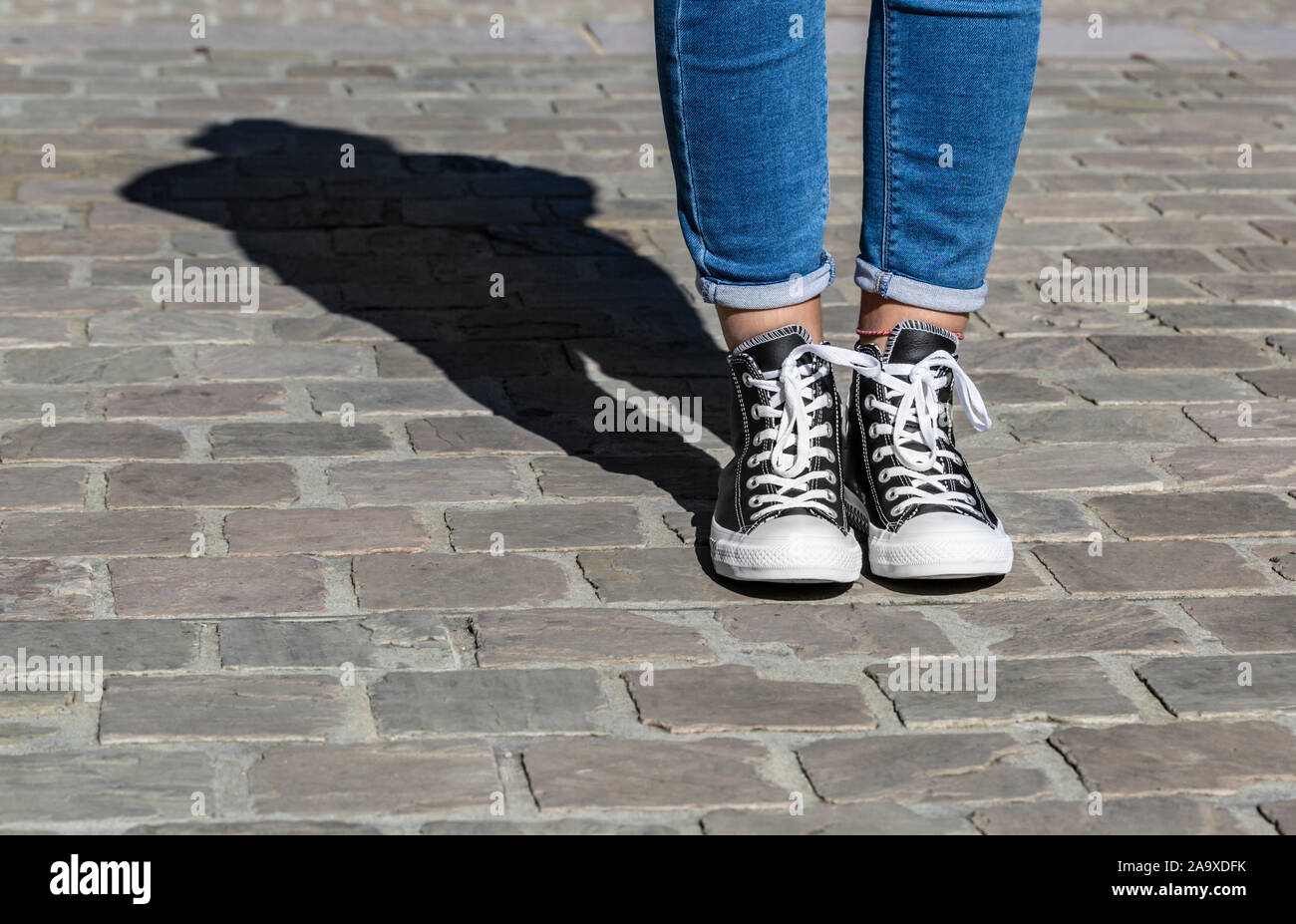 Blue jeans converse hi-res stock photography and images - Alamy