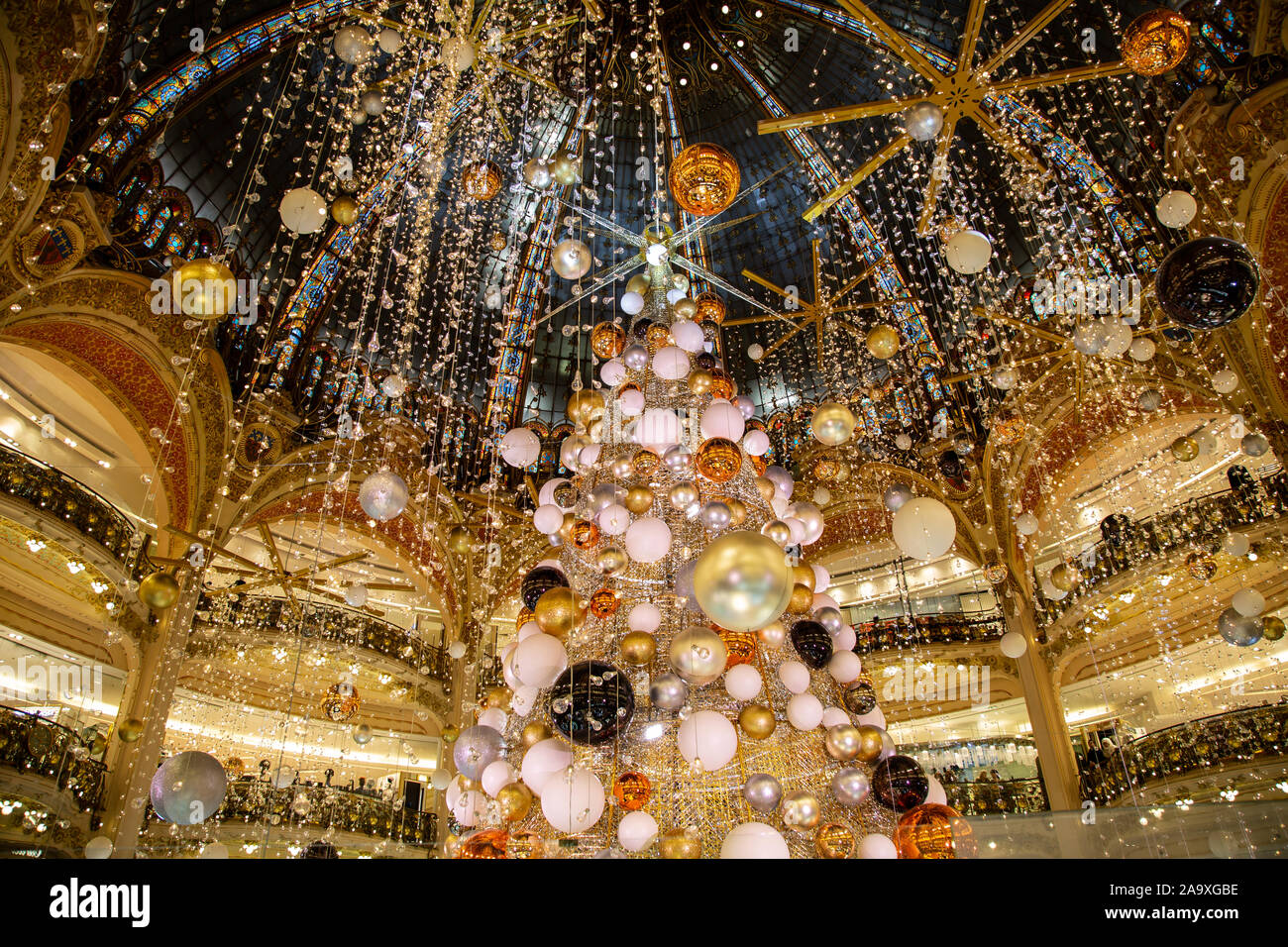 Why You Should Decorate Your Shopping Mall with Christmas Lights - American  Landscapes