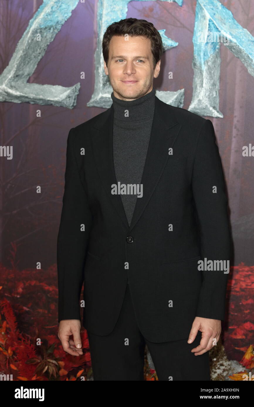 Jonathan Groff attends the \, image size:866x1390
