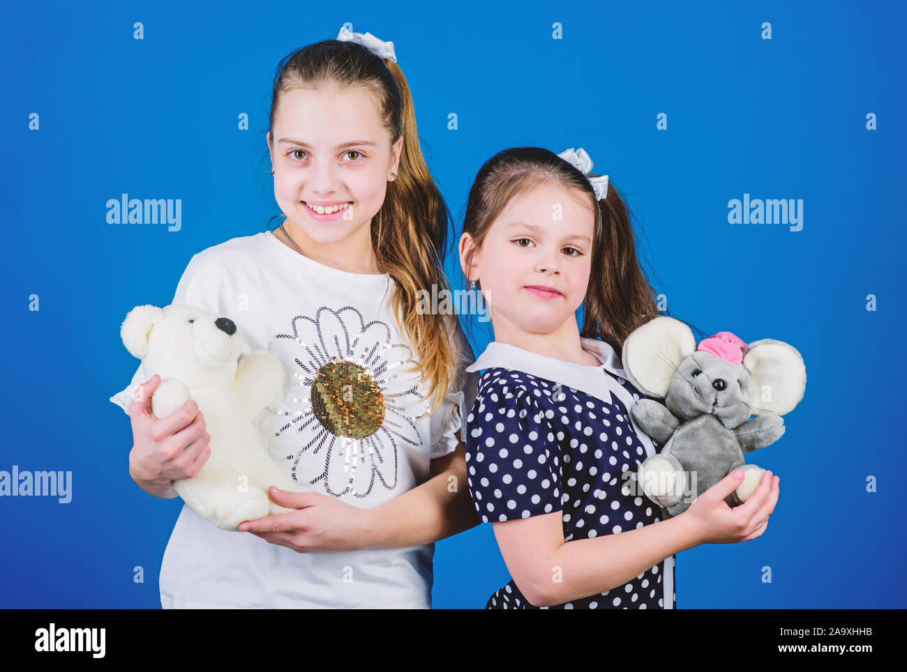 Little girl sisters. Корреспондент Ермолаева ее сестра младшая ее фото.