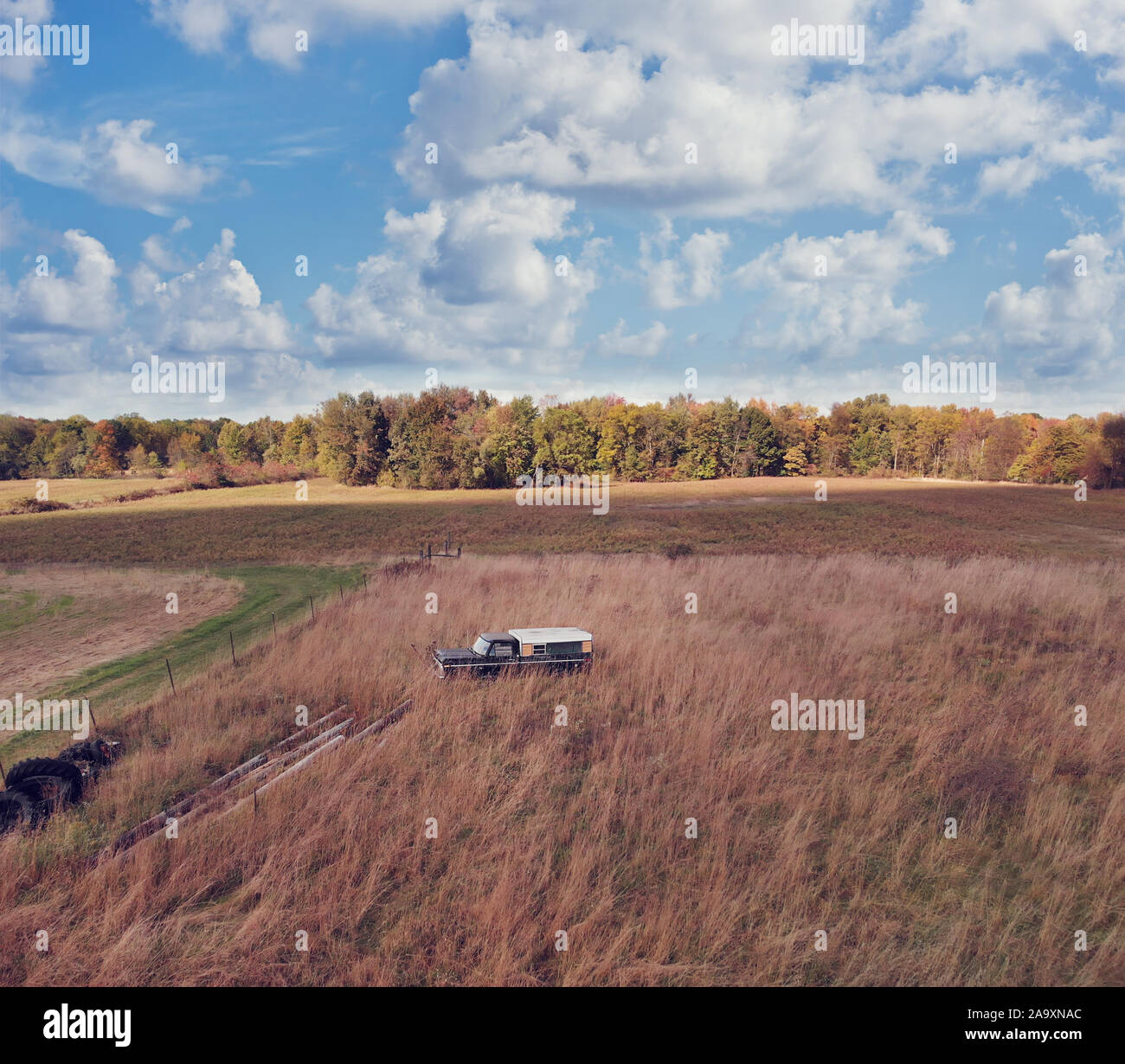Abandoned antique vehicles hi-res stock photography and images - Alamy