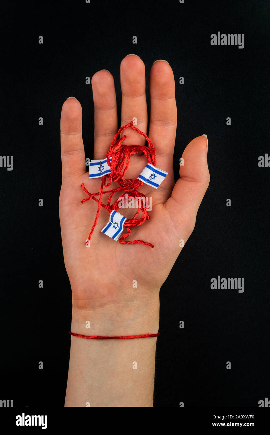 Red string hi-res stock photography and images - Alamy