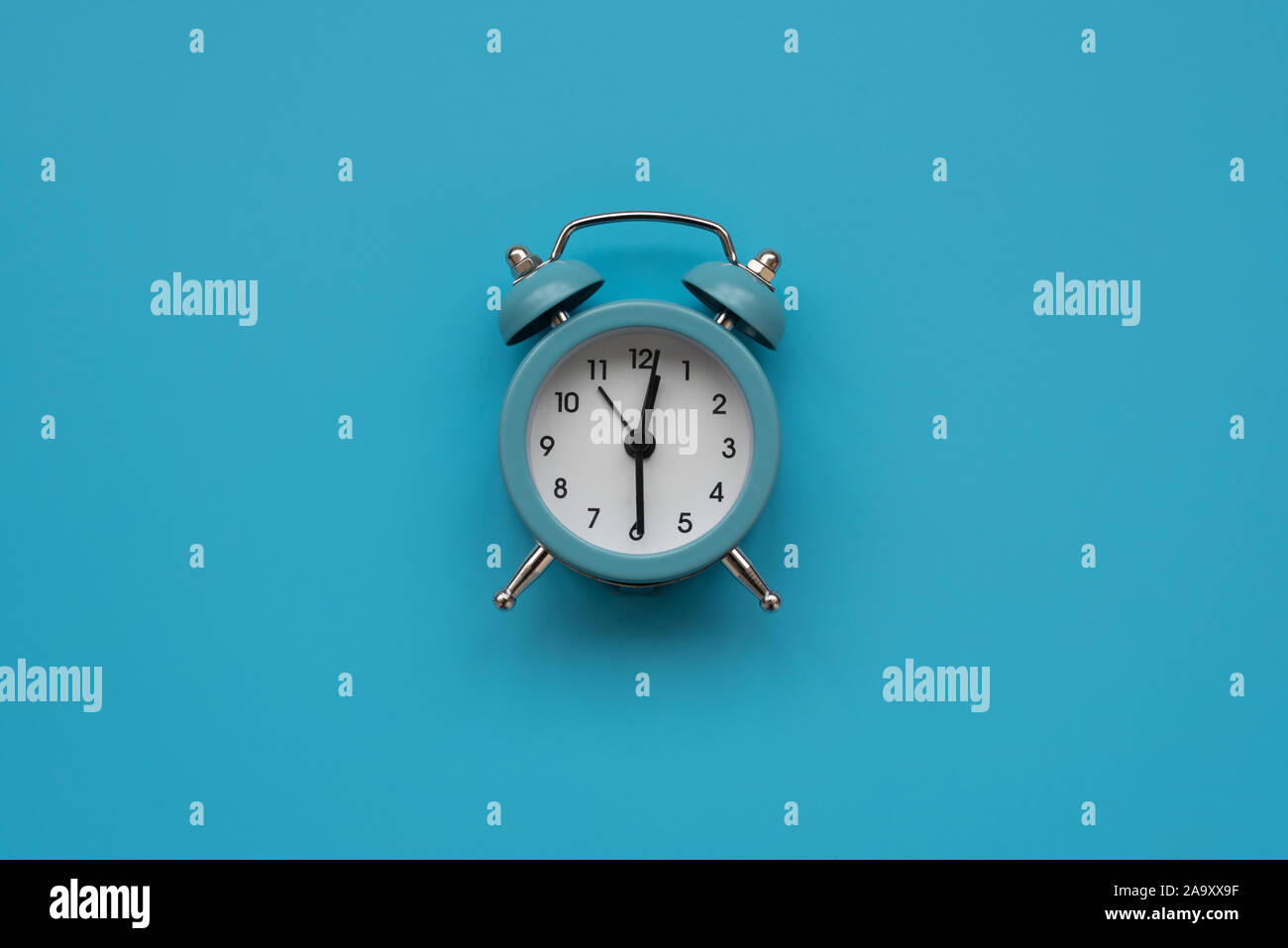 Alarm clock on blue background. Top view. Flat lay Stock Photo - Alamy
