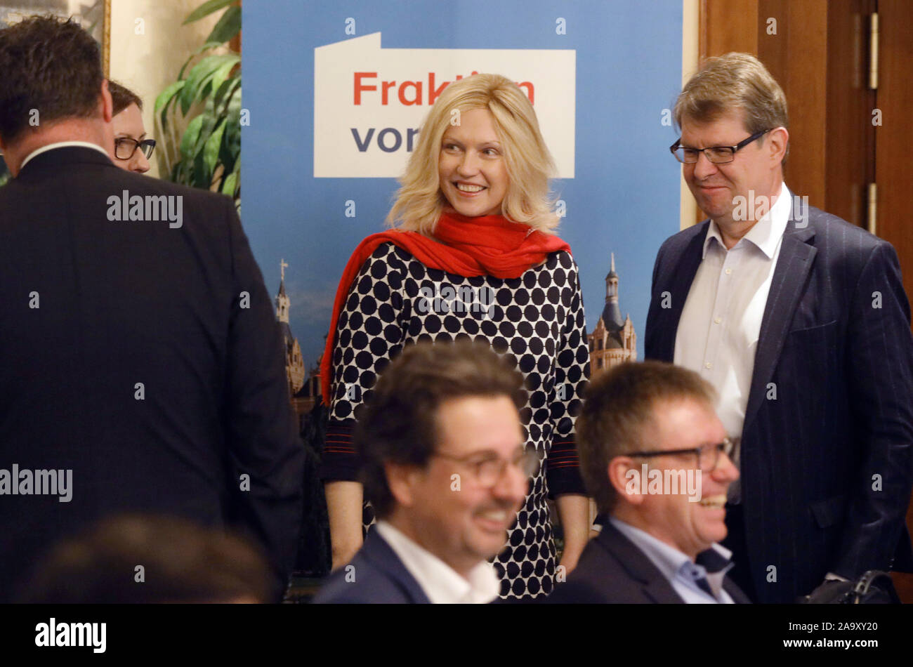 Schwerin, Germany. 18th Nov, 2019. Mecklenburg-Vorpommern's Prime Minister  Manuela Schwesig (SPD) (M) and Ralf Stegner (SPD) (r), Chairman of the SPD  Parliamentary Group in Schleswig-Holstein, are talking before the start of  the
