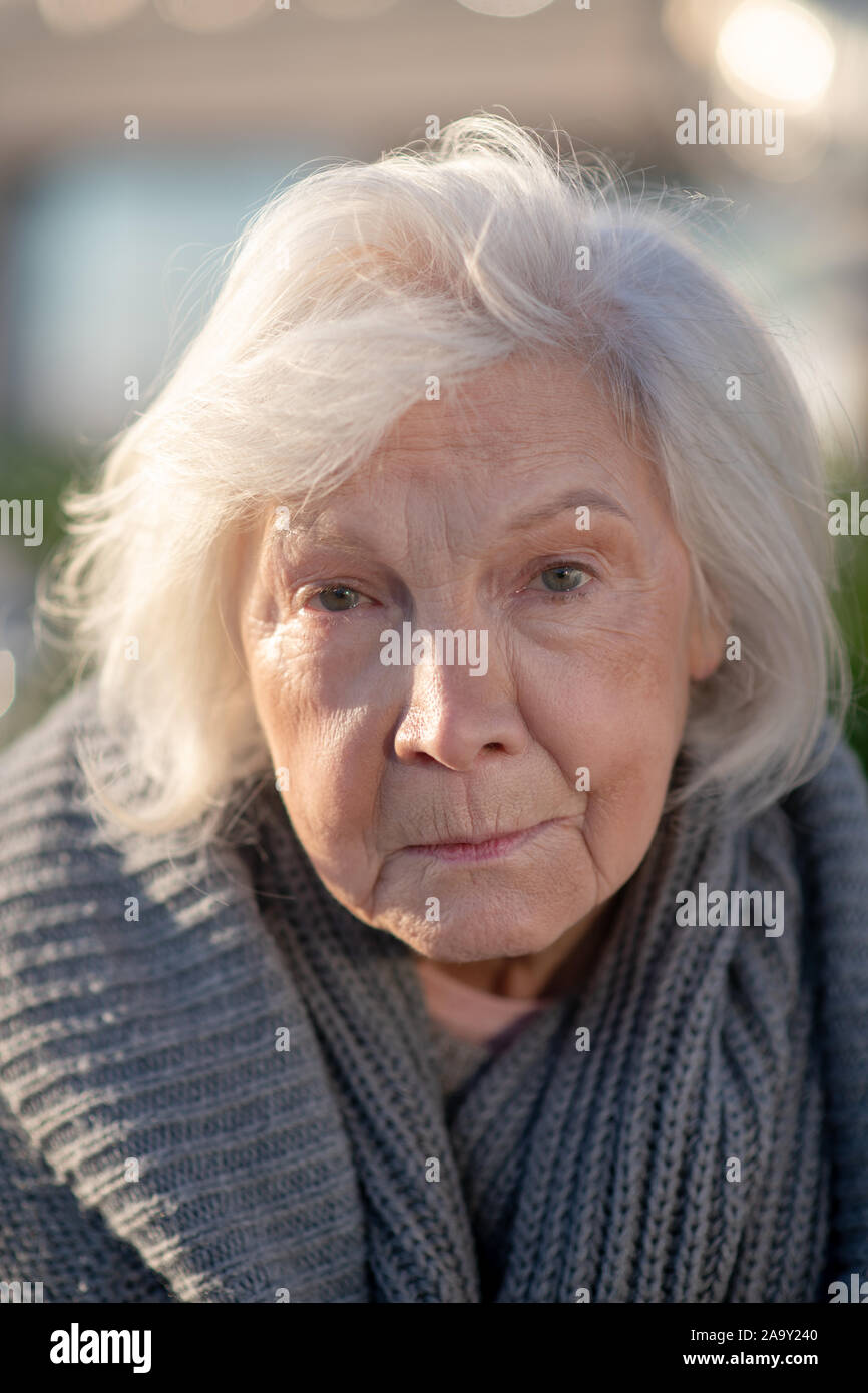 Lonely old woman hi-res stock photography and images - Alamy