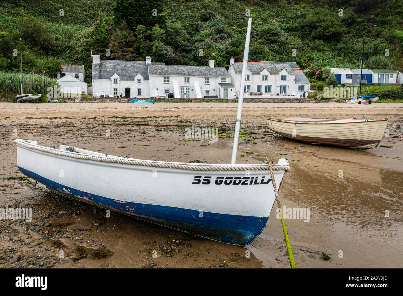 Boats on the beach at low tide, Nefyn, Llŷn Peninsula, Gwynedd, Wales Stock Photo