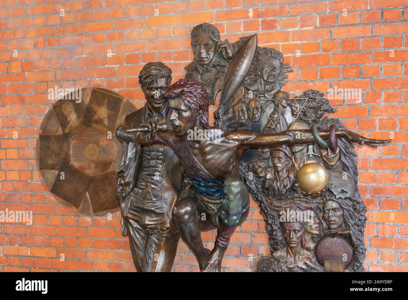 'Earthly Messenger' wall sculpture dedicated to David Bowie, Market Square, Aylesbury, Buckinghamshire, England, United Kingdom Stock Photo