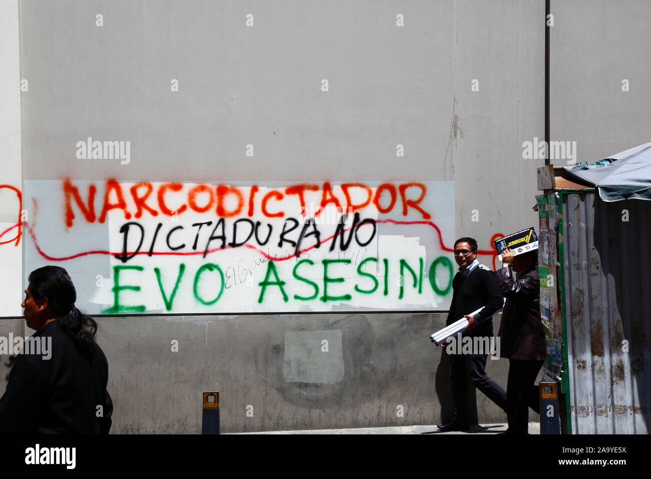La Paz, Bolivia, 18th October 2019. 'Narco dictator, No dictatorship, Evo killer' graffiti on wall of building in central La Paz. Bolivia held presidential elections on 20th October, a subsequent investigation by the OAS confirmed a large number of irregularities and president Evo Morales resigned on 10th November. Stock Photo