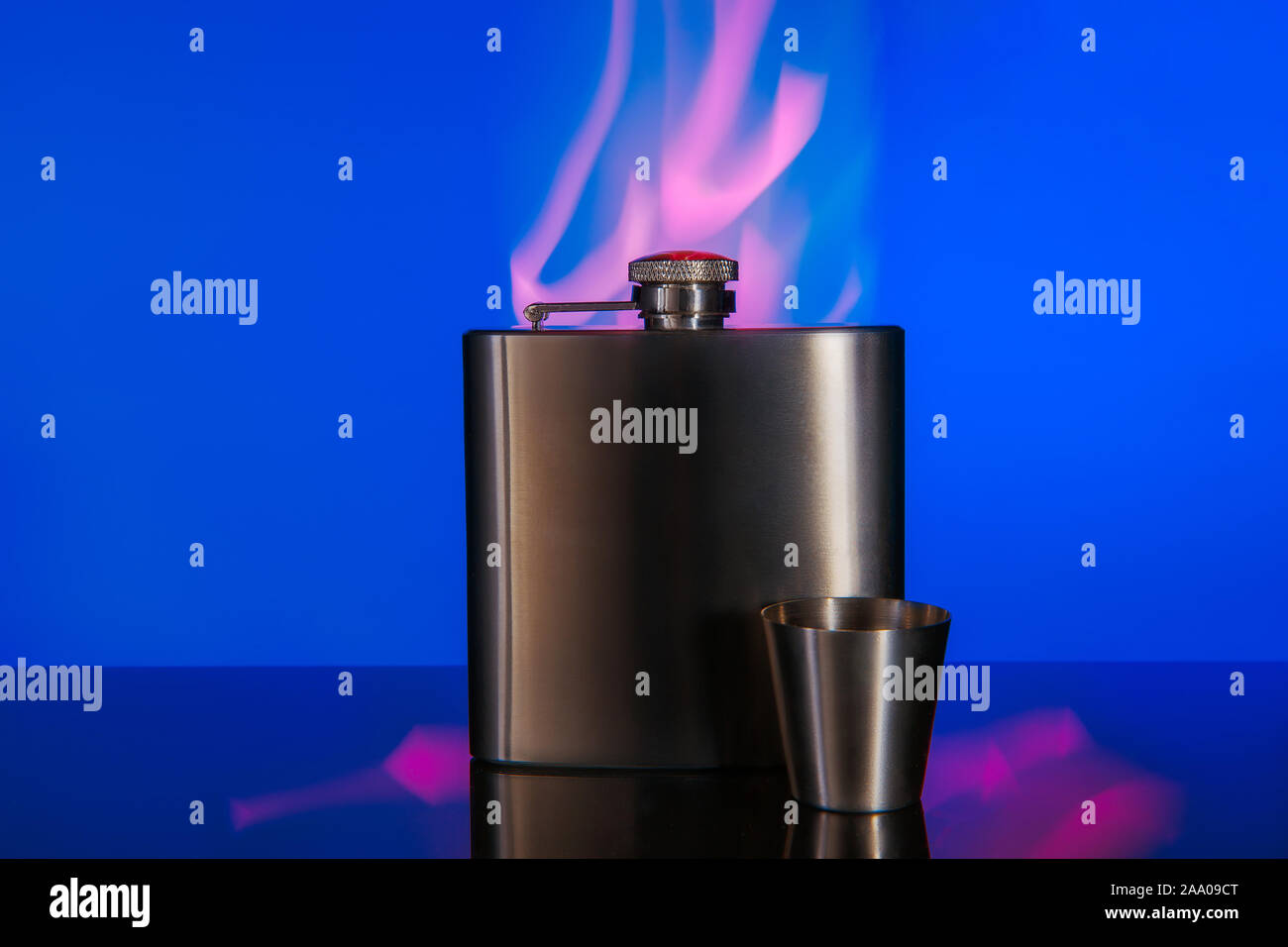 https://c8.alamy.com/comp/2AA09CT/metal-flask-for-strong-alcoholic-drinks-with-a-metal-glass-2AA09CT.jpg