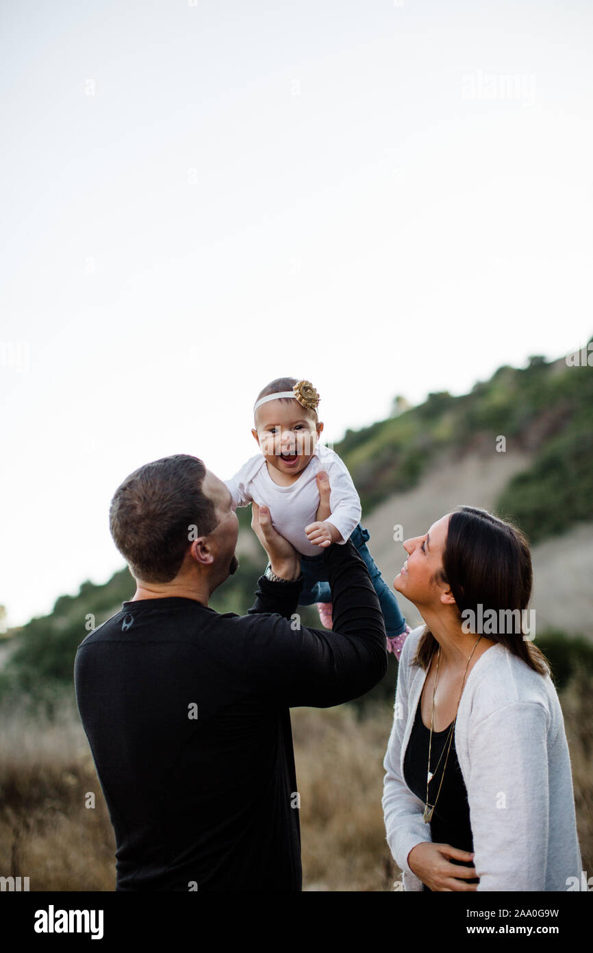 Mom dad kiss daughter hi-res stock photography and images - Alamy