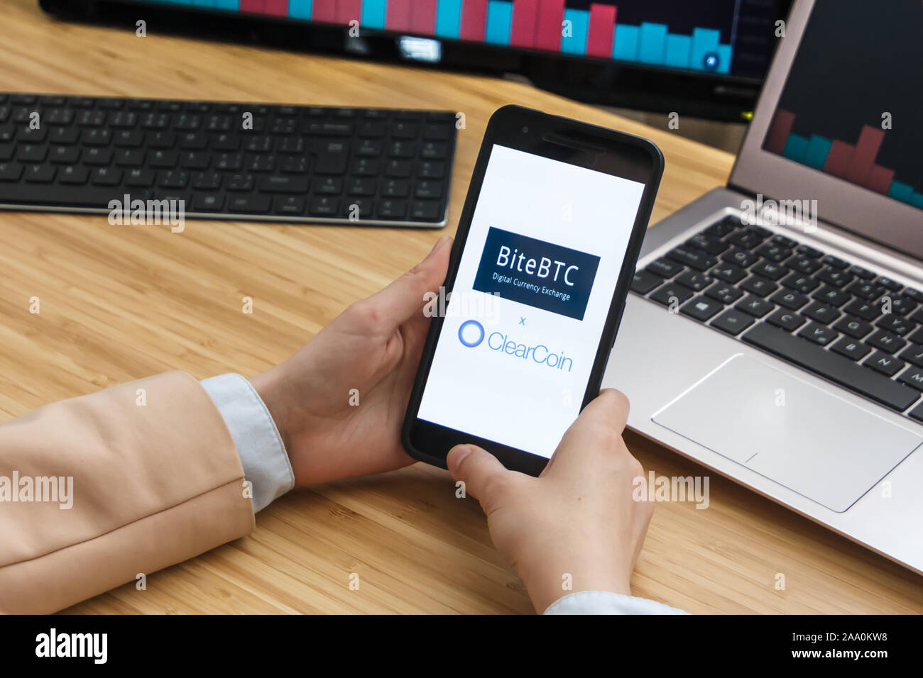 Bitcoin hand hi-res stock photography and images - Alamy