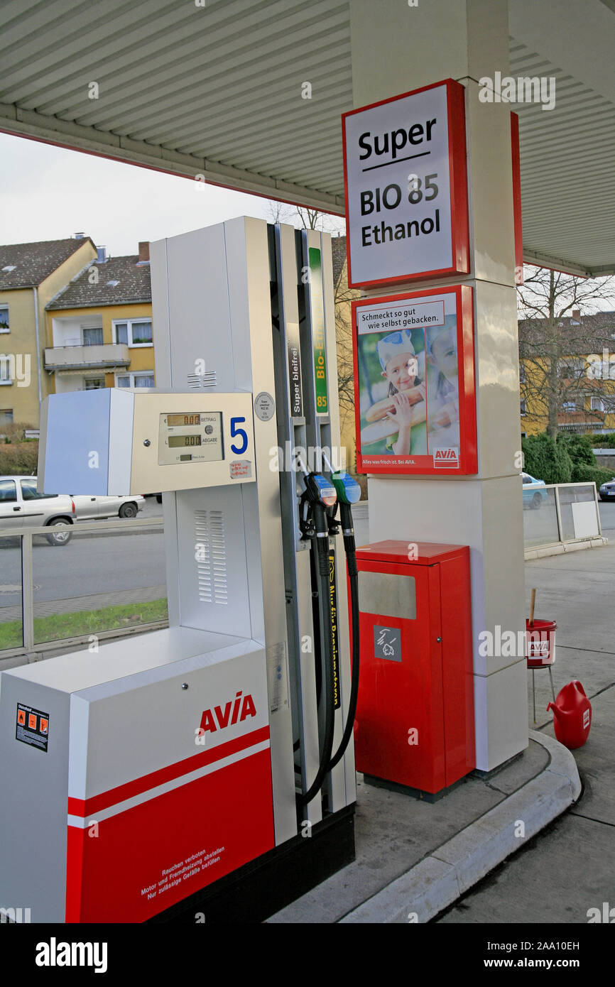 Hinweis an einer Zapfs‰ule der Tankstelle auf Bio Ethanol E 85 / Advice on a filling station for Bio Ethanol E 85 Stock Photo