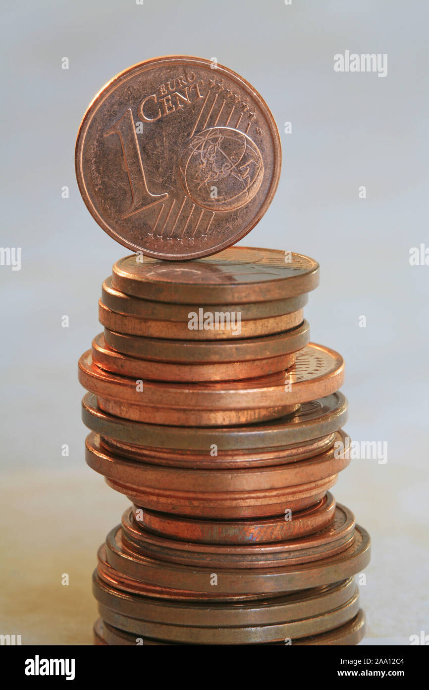 Gestapelte Eurocent Münzen / Piled eurocent coins Stock Photo