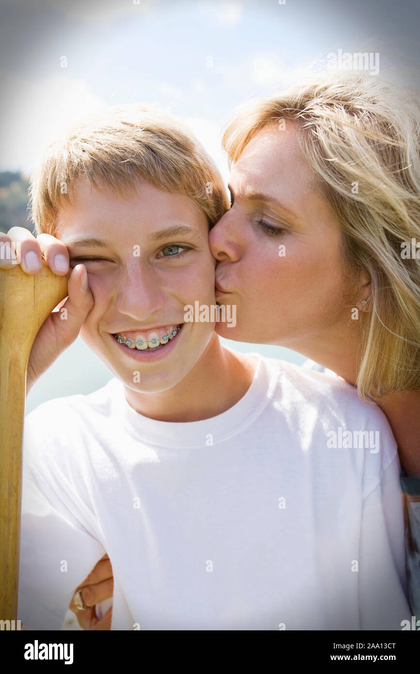 Teens With Braces Kissing Telegraph
