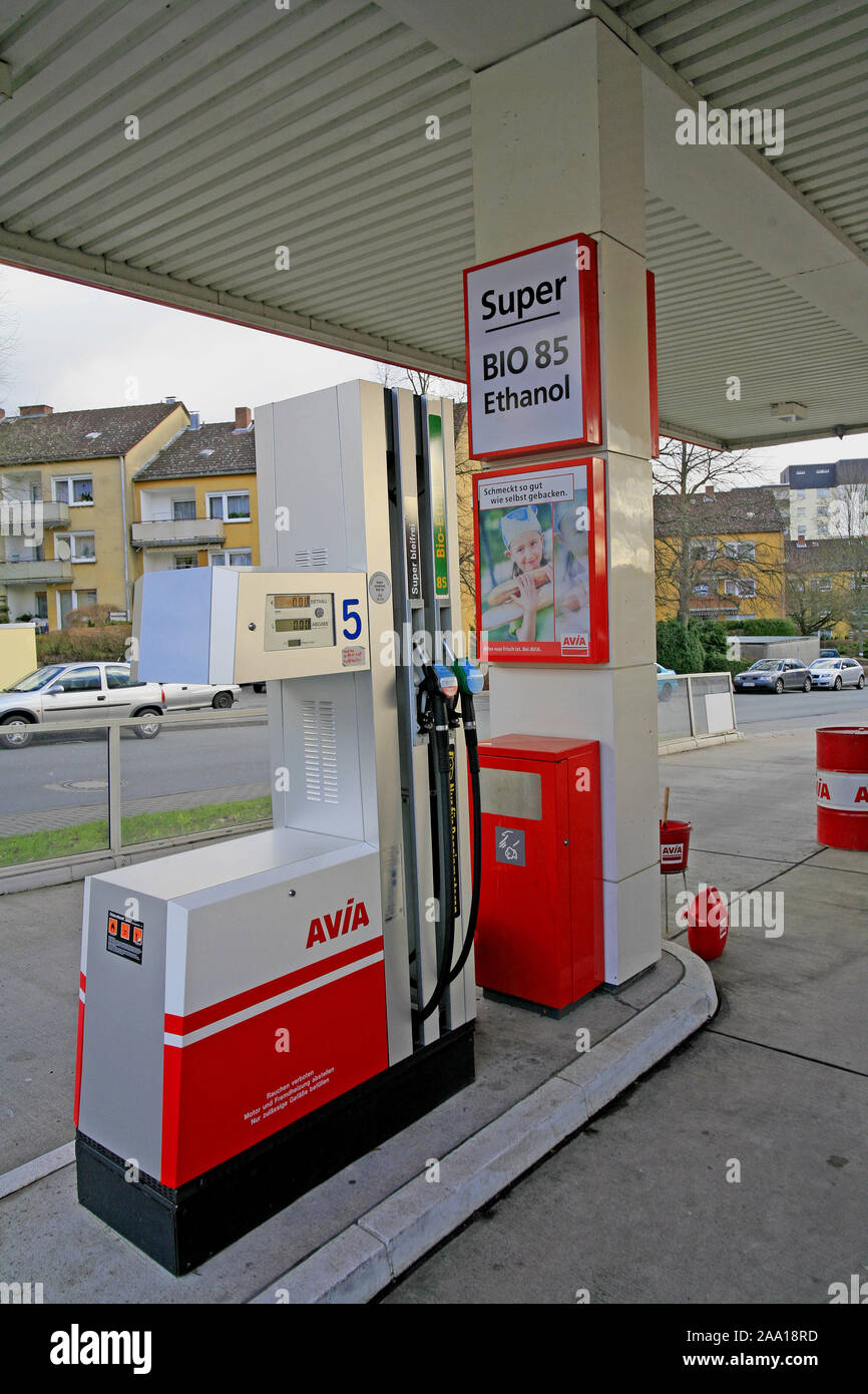 Hinweis an einer Zapfs‰ule der Tankstelle auf Bio Ethanol E 85 / Advice on a filling station for Bio Ethanol E 85 Stock Photo