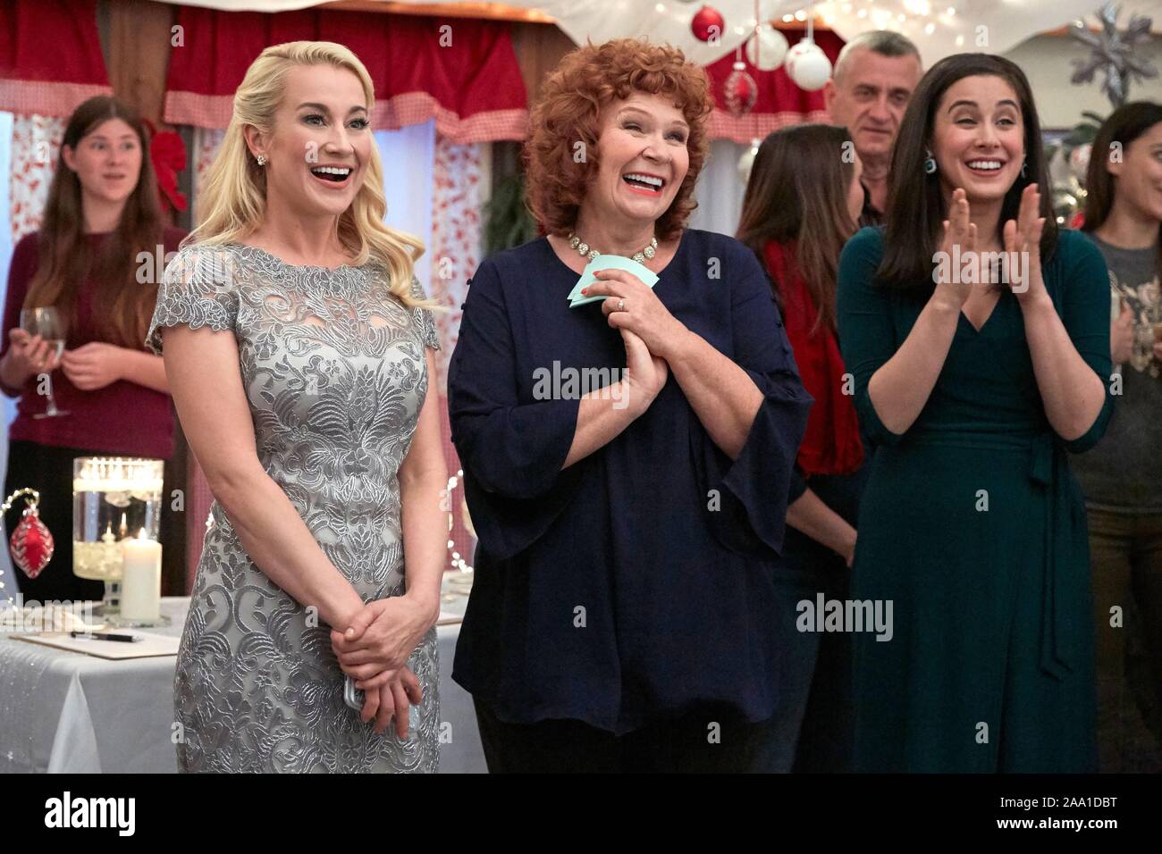 THE MISTLETOE SECRET, from left Kellie Pickler, Beverley Elliott