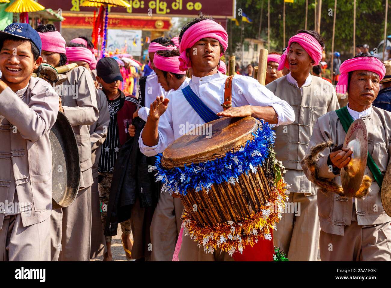 Myanmar burma music hi-res stock photography and images - Alamy