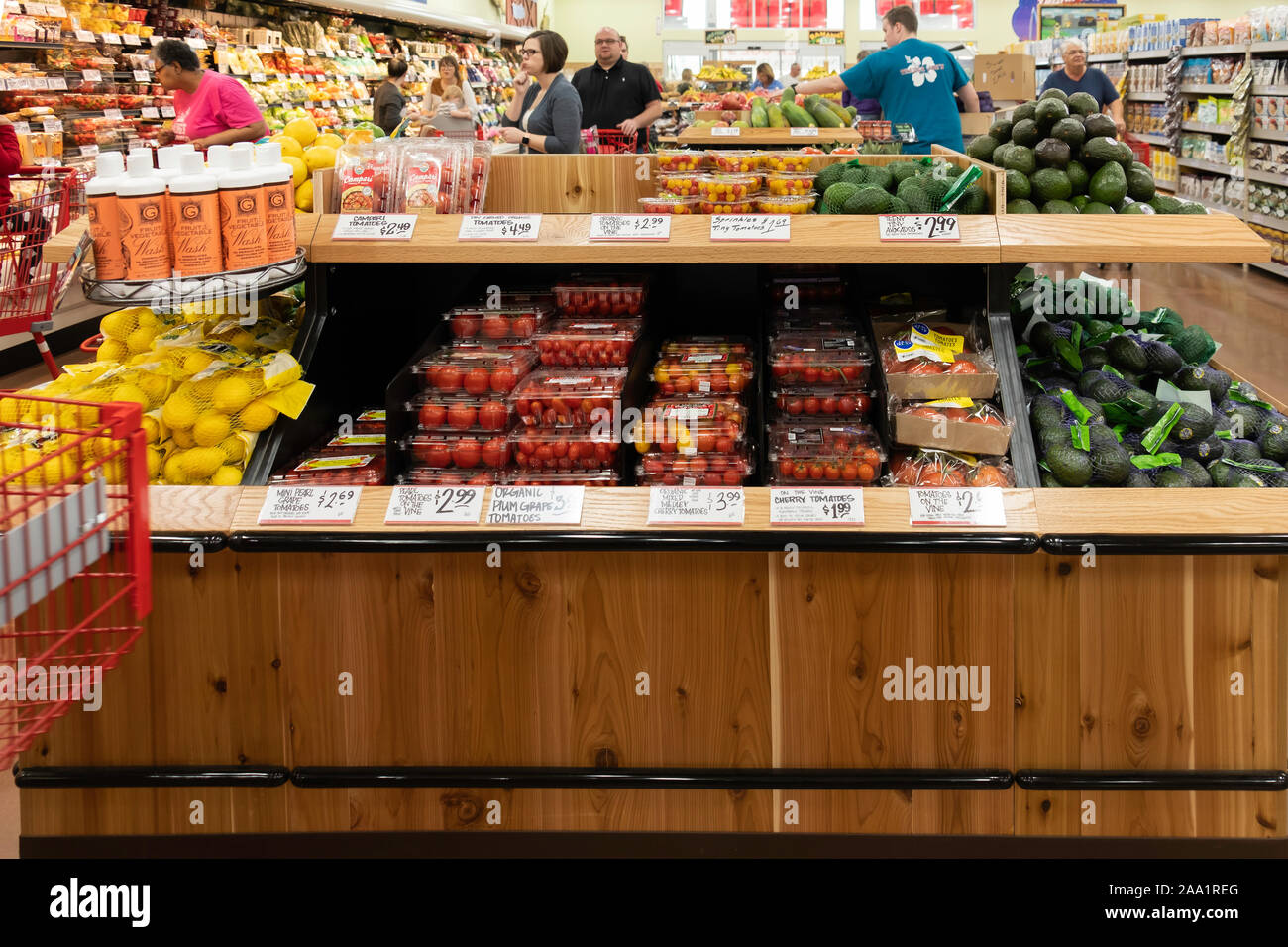 Us grocery store interior vegetables hires stock photography and
