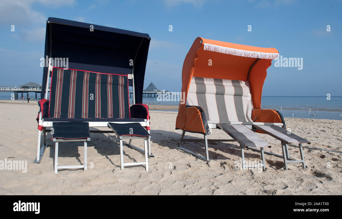 beach chair with awning