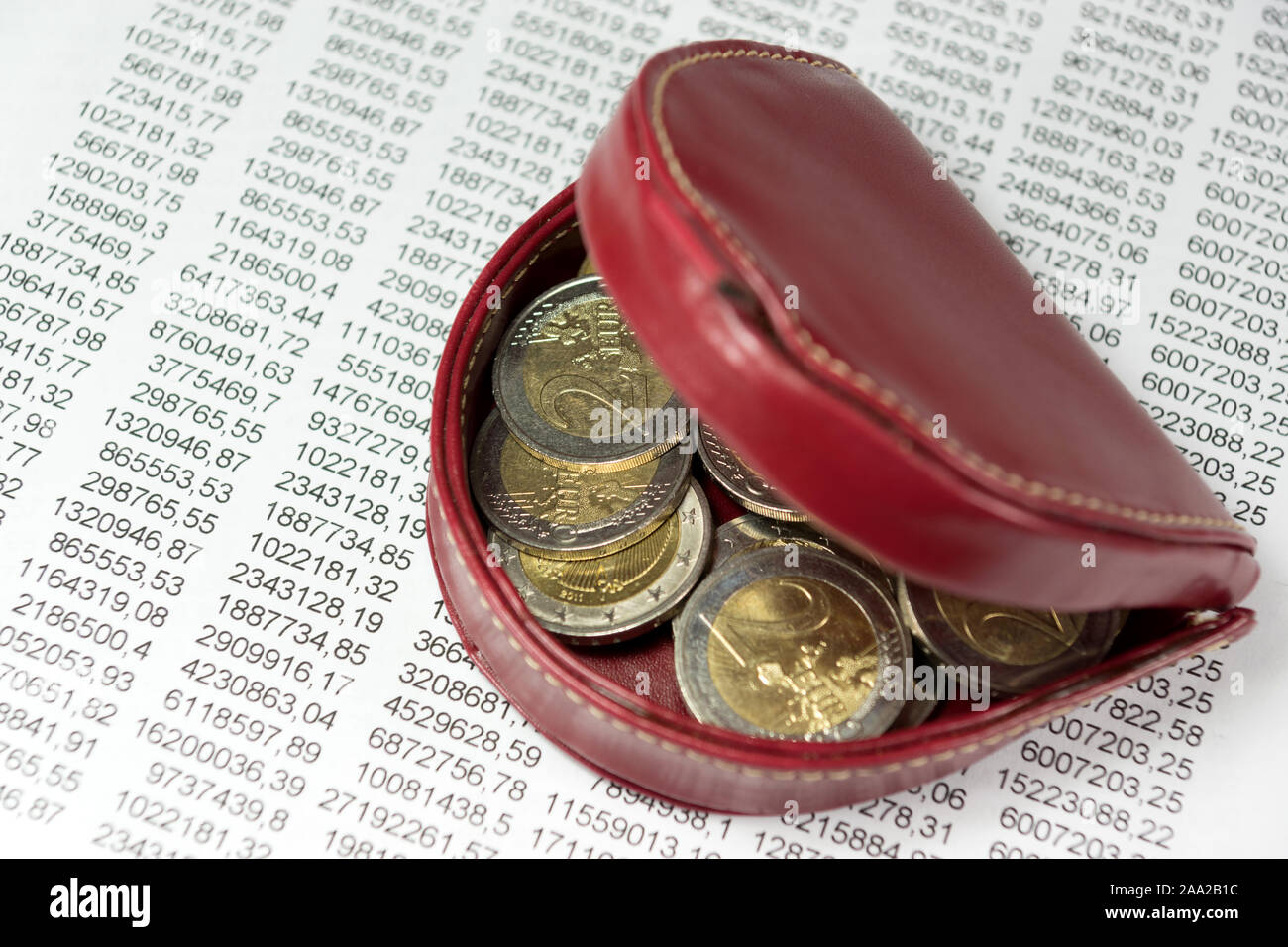 Wallet, Euro coins and spreadsheet Stock Photo - Alamy