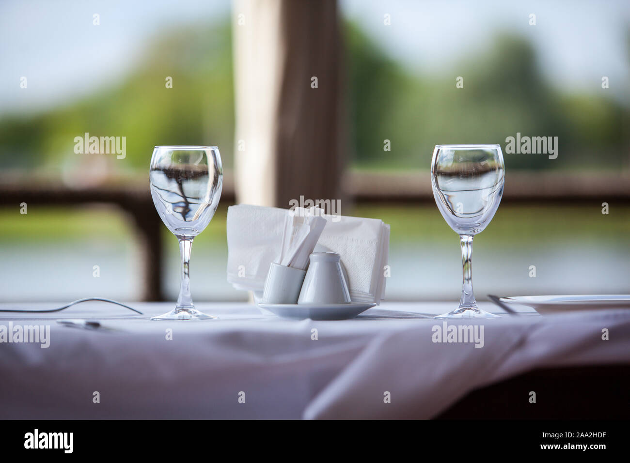 Two glasses champagne set hi-res stock photography and images - Alamy