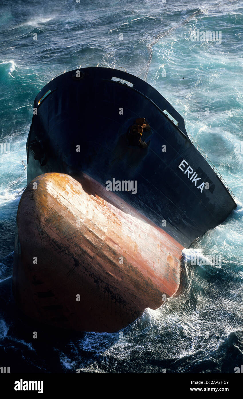 Oil spill caused by the sinking of the tanker Erika off the coasts of