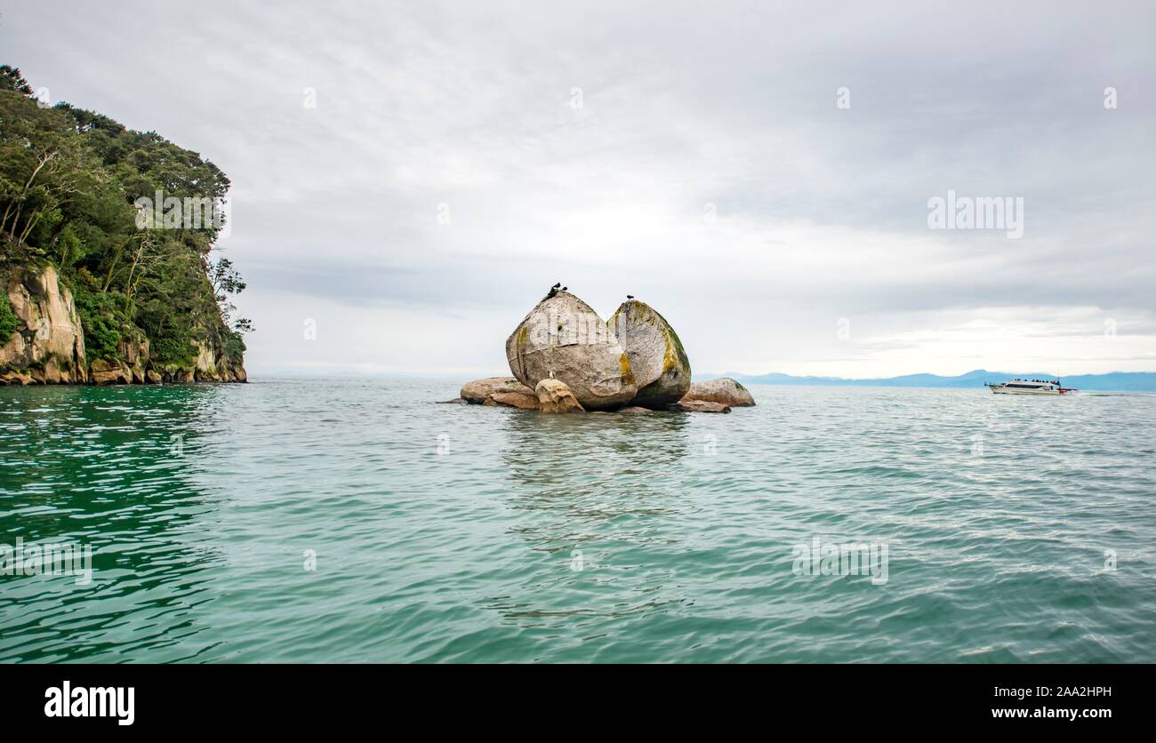 Cleaved rock, Split Apple Rock, Abel Tasman National Park, Tasman Region, Southland, New Zealand Stock Photo