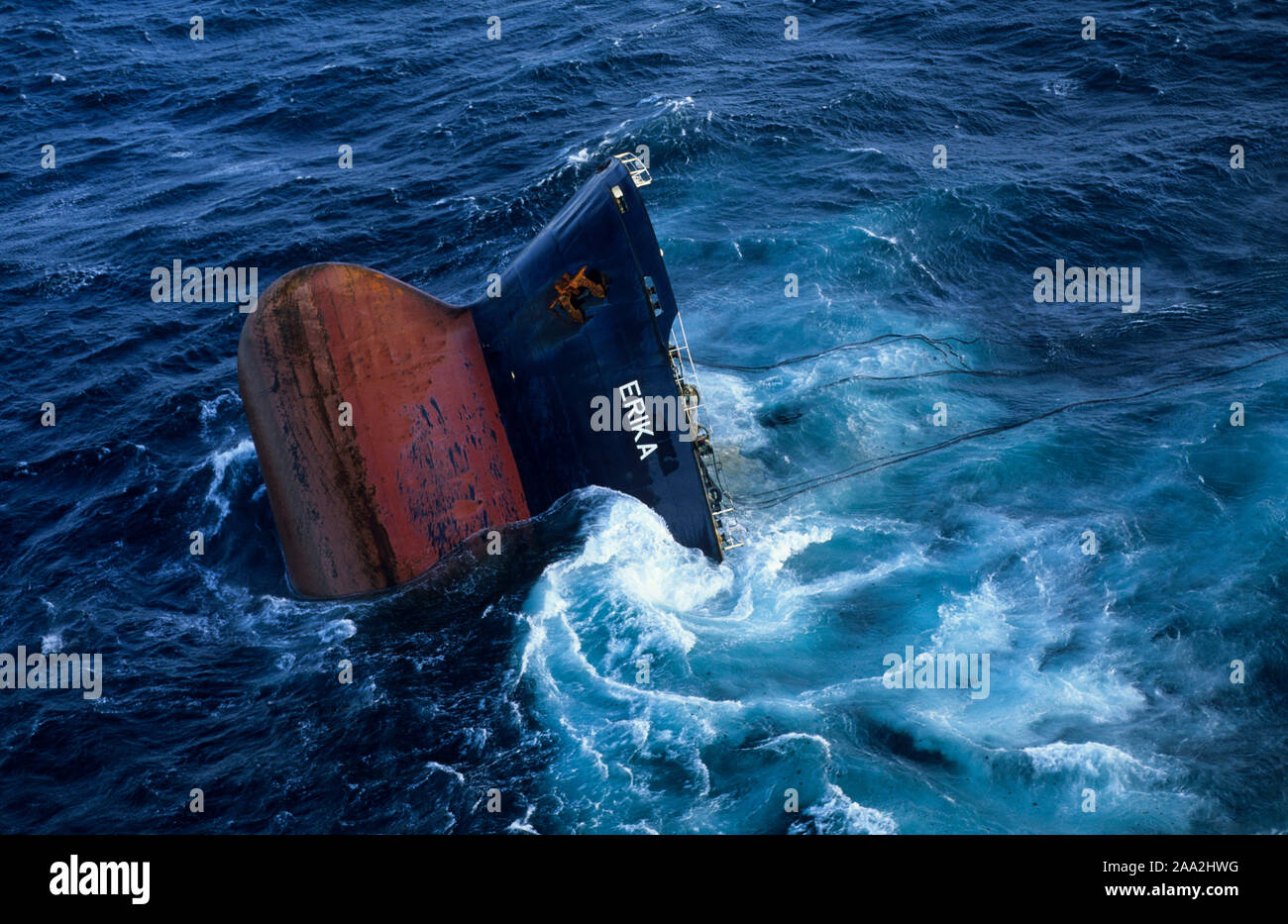Oil spill caused by the sinking of the tanker Erika off the coasts of Brittany (north-western France) on December 12, 1999. The oil tanker chartered by Total to carry 31,000 tonnes of heavy fuel oil broke in two in a storm off Penmarc'h: here, the sinking ship Stock Photo