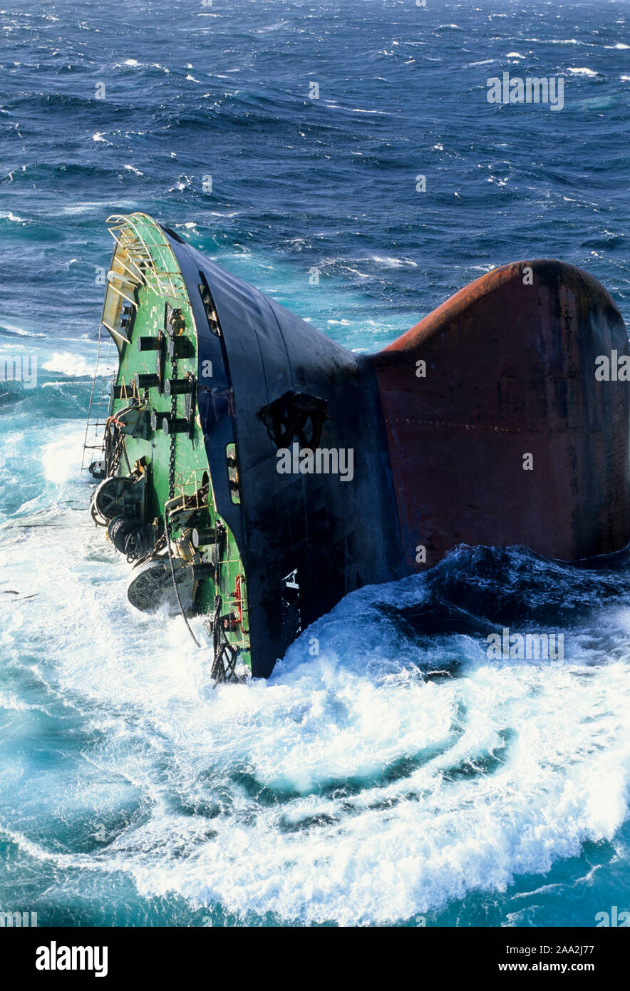 Oil spill caused by the sinking of the tanker Erika off the coasts of