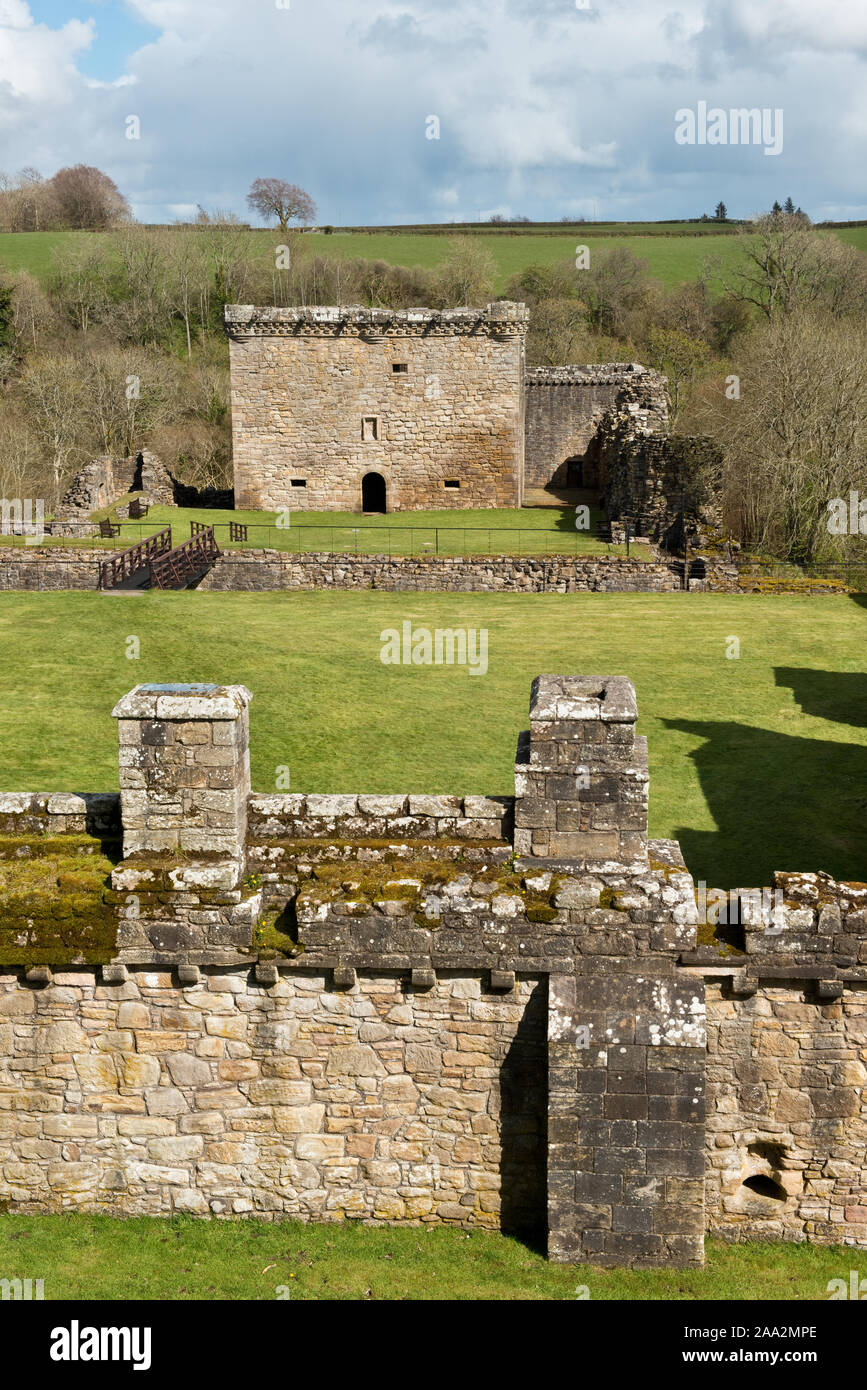 Craignethan Castle keep, grounds and outer courtyard walls. South Lanarkshire, Scotland Stock Photo