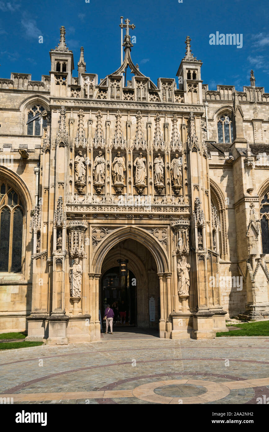 Gloucester Cathedral, entrance, statues,  gardens, flower display,  Gloucestershire, England, UK Stock Photo