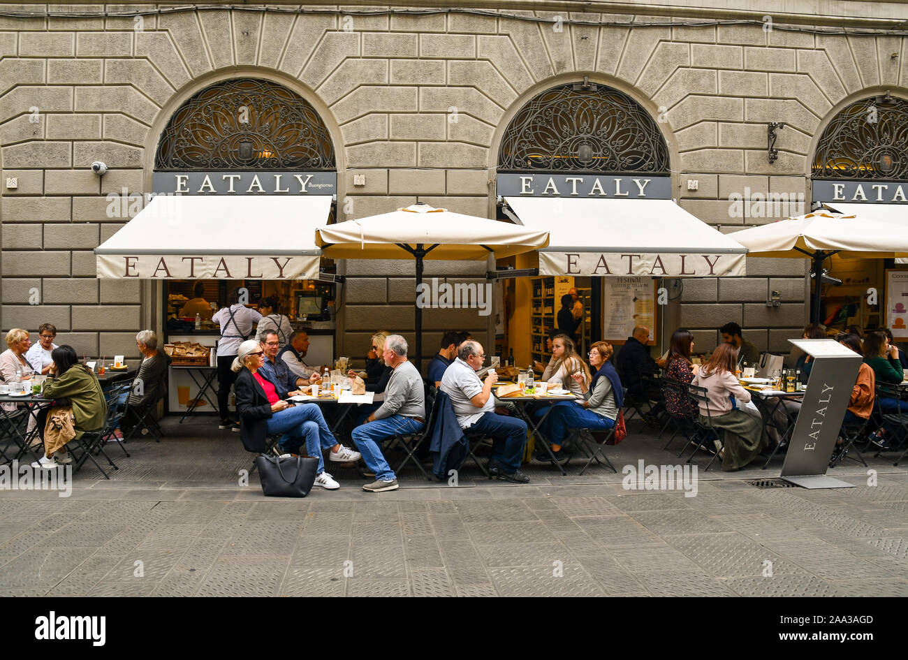 People and tourists enjoying lunch at Eataly outdoor restaurant in the historic centre of Florence, Tuscany, Italy Stock Photo
