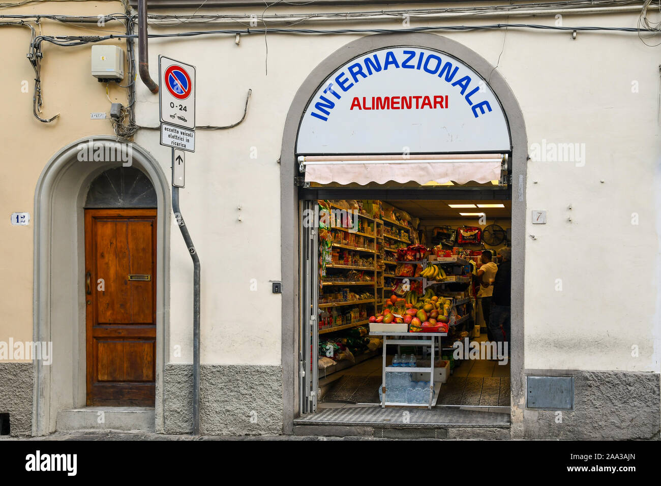 Exterior of a grocery store selling fresh fruits and vegetables in San Lorenzo district in the historic centre of Florence, Tuscany, Italy Stock Photo
