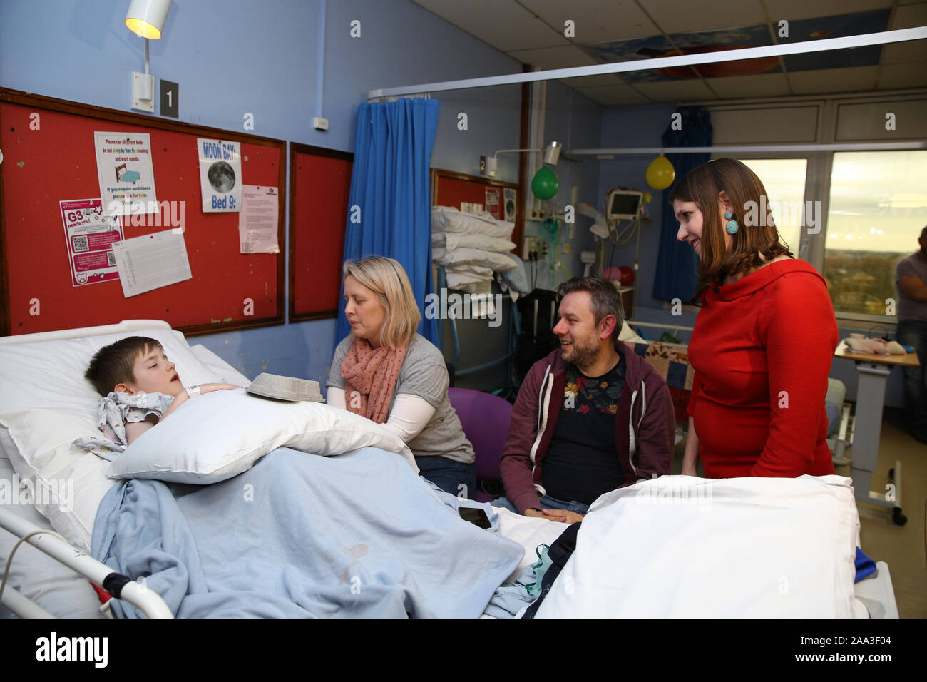 Liberal Democrat leader Jo Swinson (far right) meets Freddie Palmer, 9, during her visit to the children's emergency department at University Hospital Southampton whilst on the General Election campaign trail. Stock Photo