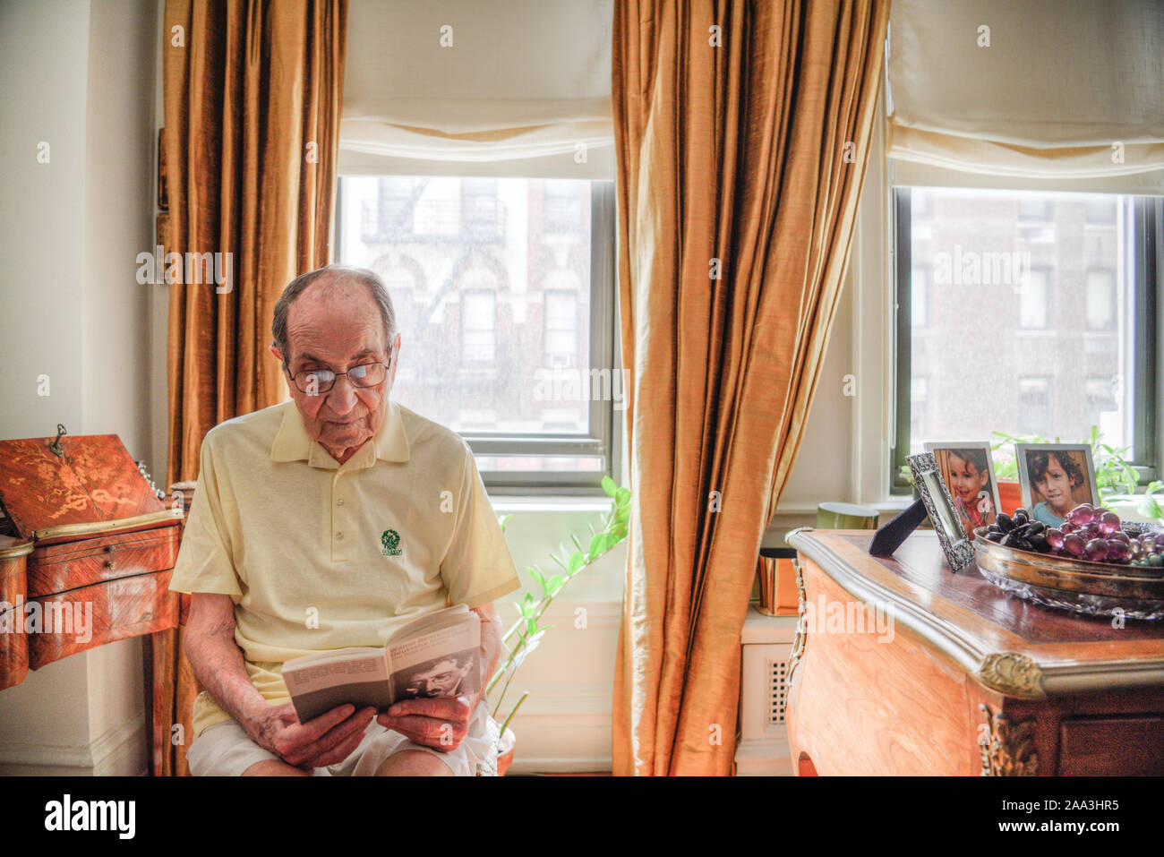 former Jewish refugee, CIA official and wine merchant Peter Sichel at his home at Manhattan, NYC Stock Photo