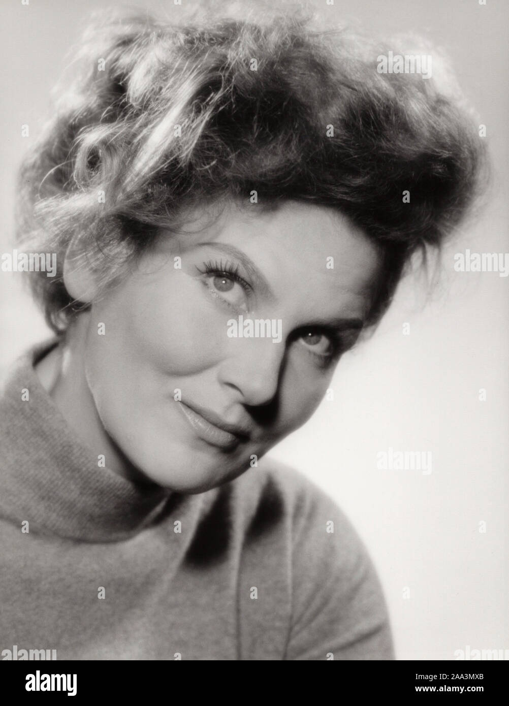 Tatjana Iwanow, deutsche Schauspielerin und Sängerin, Deutschland um