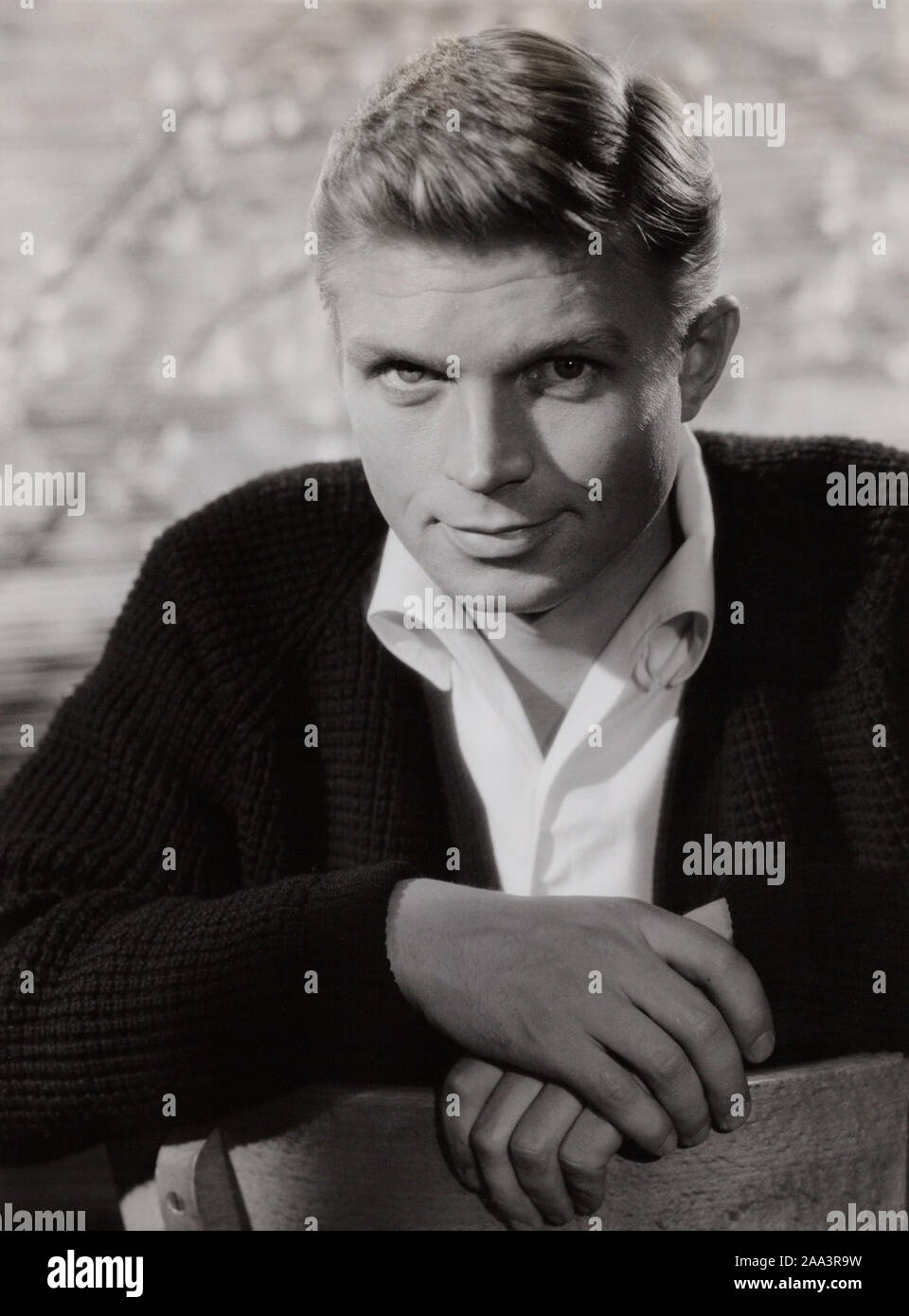 Hardy Krüger, deutscher Schauspieler, Studioaufnahme für den Film "GFestehen Sie Dr Corda", Deutschland 1958. German actor Hardy Krueger in the movie "Gestehen Sie Dr Corda", Germany 1958. Stock Photo