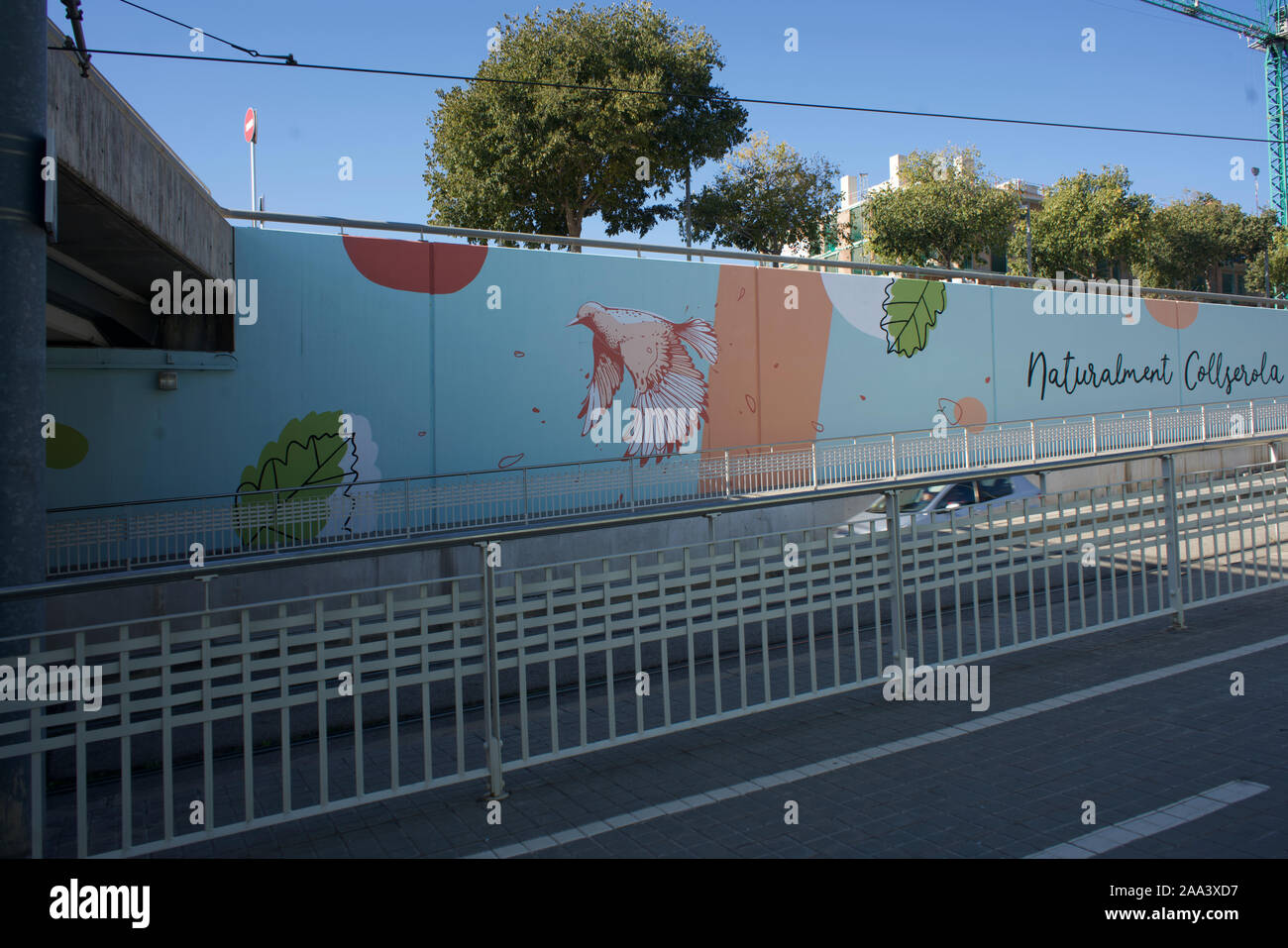 Puente con Graffittis en barcelona tunel con graffitis carretera con tunel barcelona catalunya Stock Photo