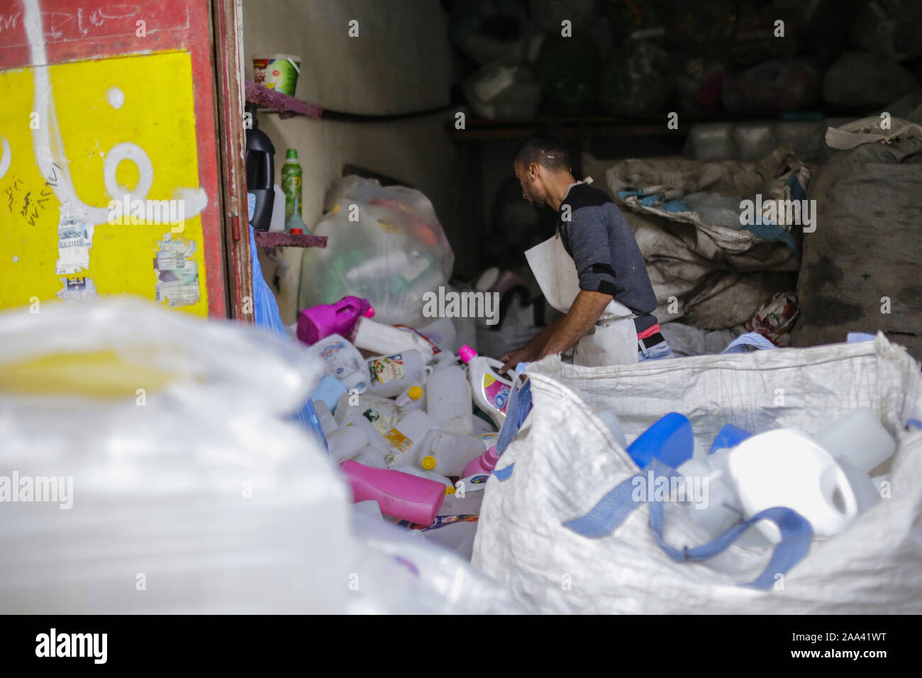 Gaza City, The Gaza Strip, Palestine. 19th Nov, 2019. Palestinian youth collect plastic and metal from the garbage piles in Jabalia camp, northern Gaza Strip on November 19, 2019. Young people spend 15 hours a day roaming the streets looking for minerals and plastic for sale to traders and get paid about US $ 2.5 per day. Credit: Mahmoud Issa/Quds Net News/ZUMA Wire/Alamy Live News Stock Photo