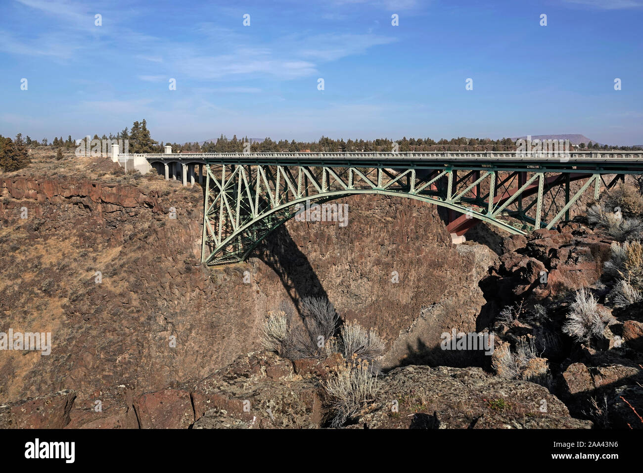 Built in 1926, the Crooked River High Bridge in central Oregon is 464 feet long and is 295 feet above the river. It is one of the highest bridges in t Stock Photo