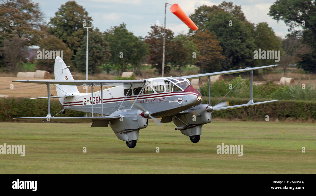 DH-89A Dragon Rapide 6 G-AGSH landing at Old Warden Aerodrome, Bedfordshire Stock Photo