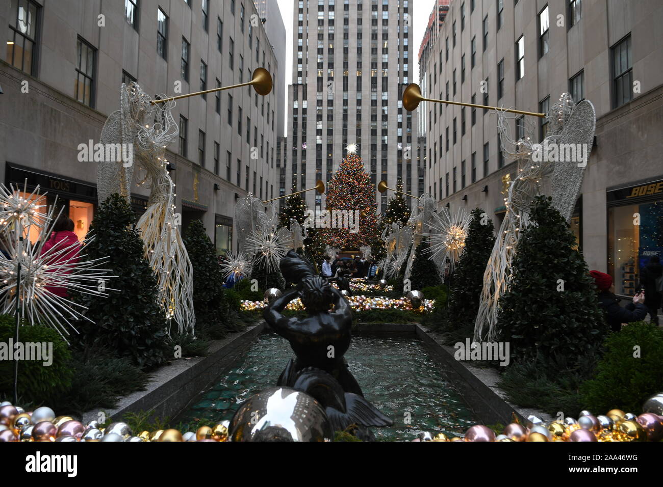 Giant Christmas Ornaments In Manhattan New York City USA Stock Photo   Giant Christmas Ornaments In Manhattan New York City Usa 2AA46WG 